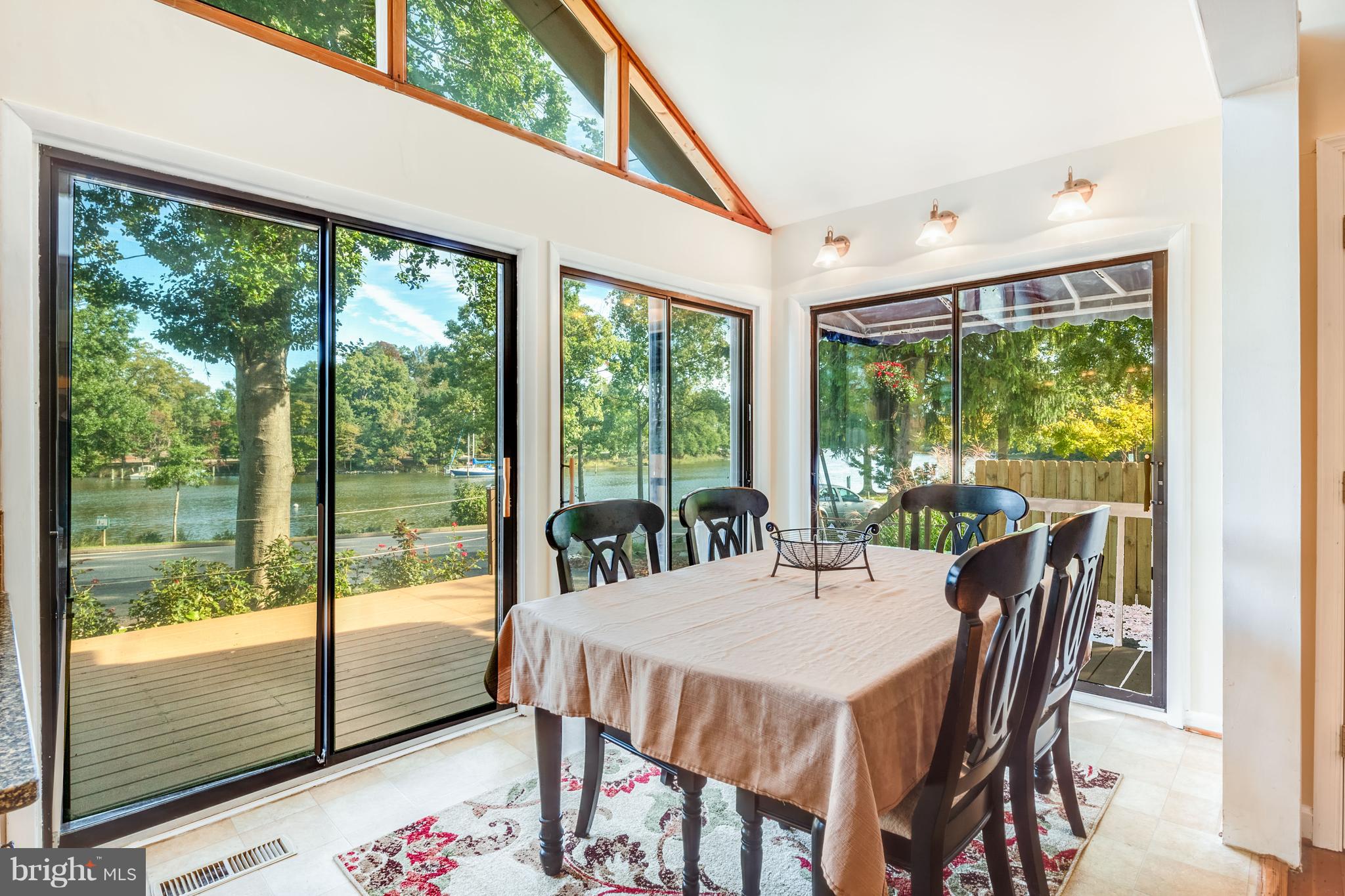 WOODLAND BEACH - Residential