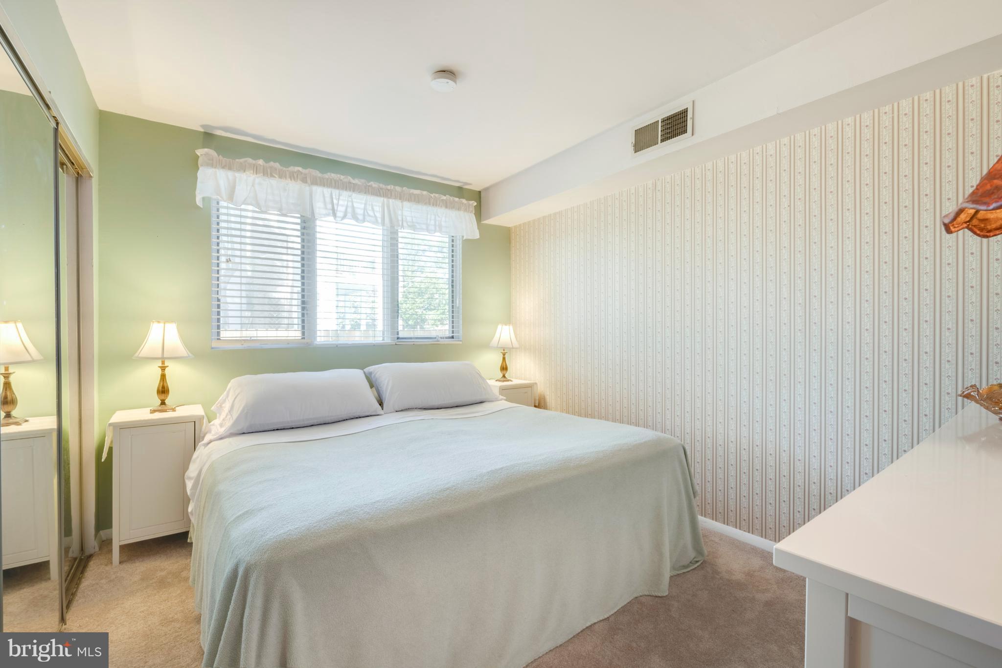 WOODLAND BEACH - Residential