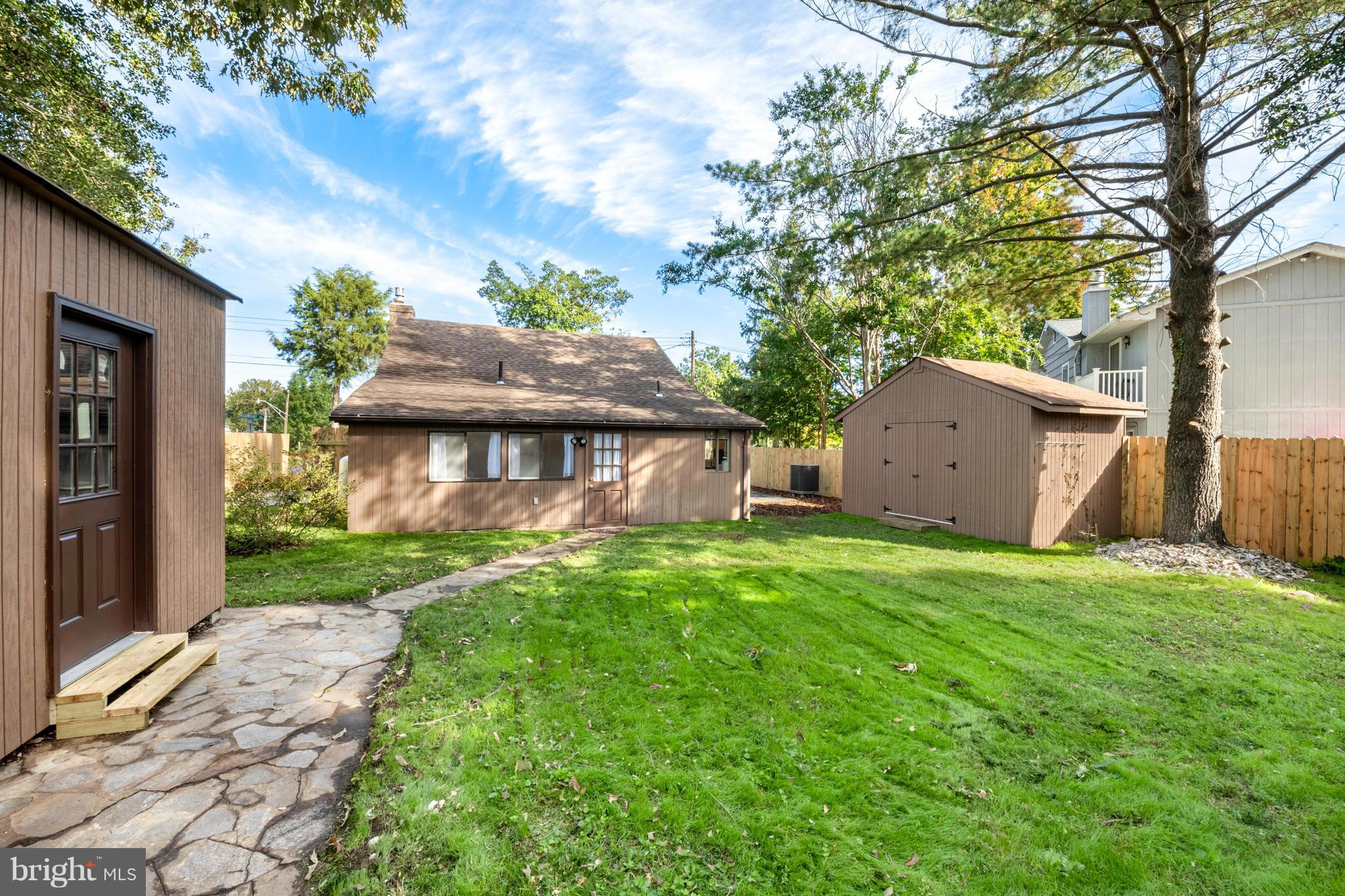 WOODLAND BEACH - Residential