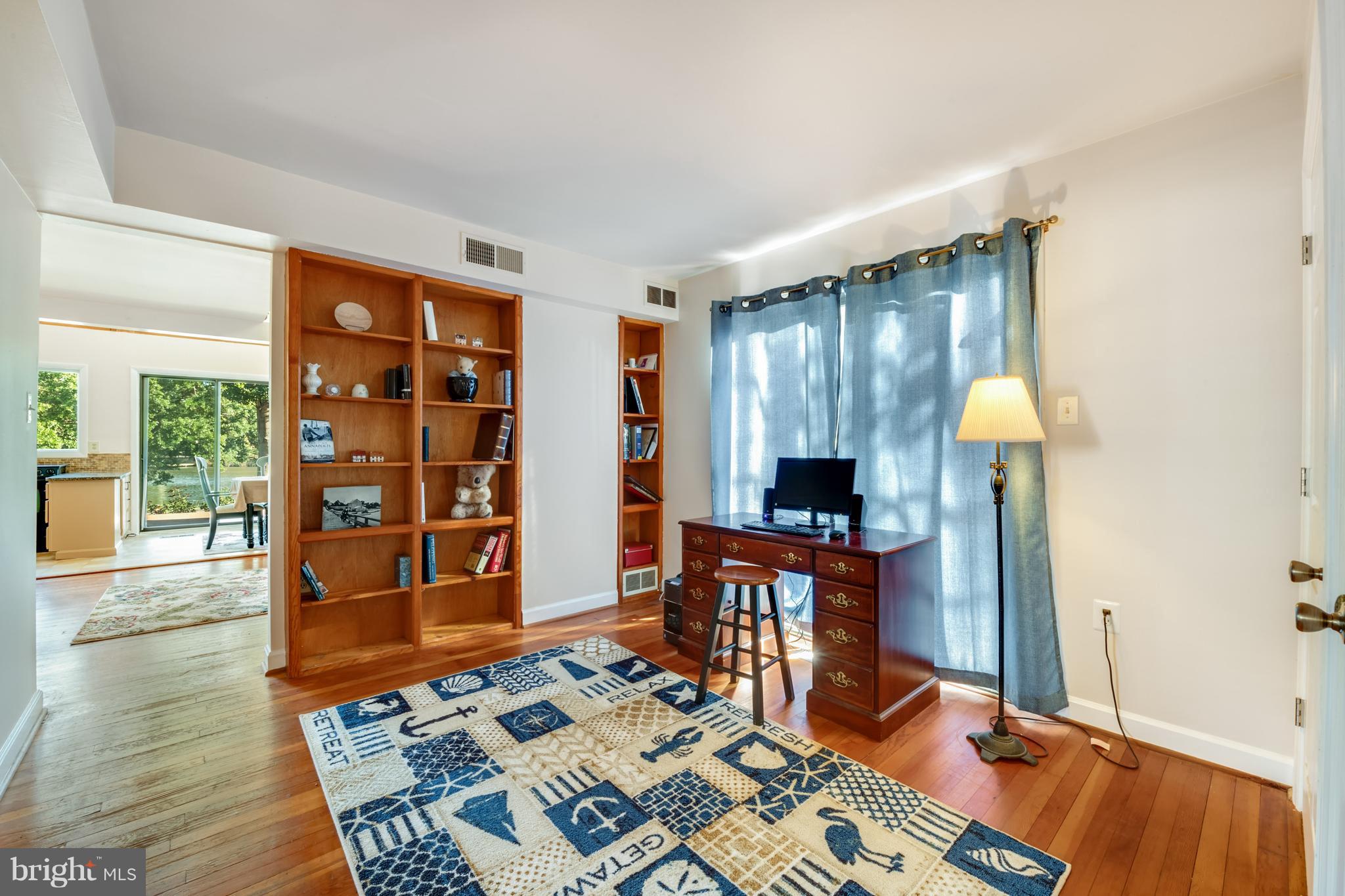 WOODLAND BEACH - Residential