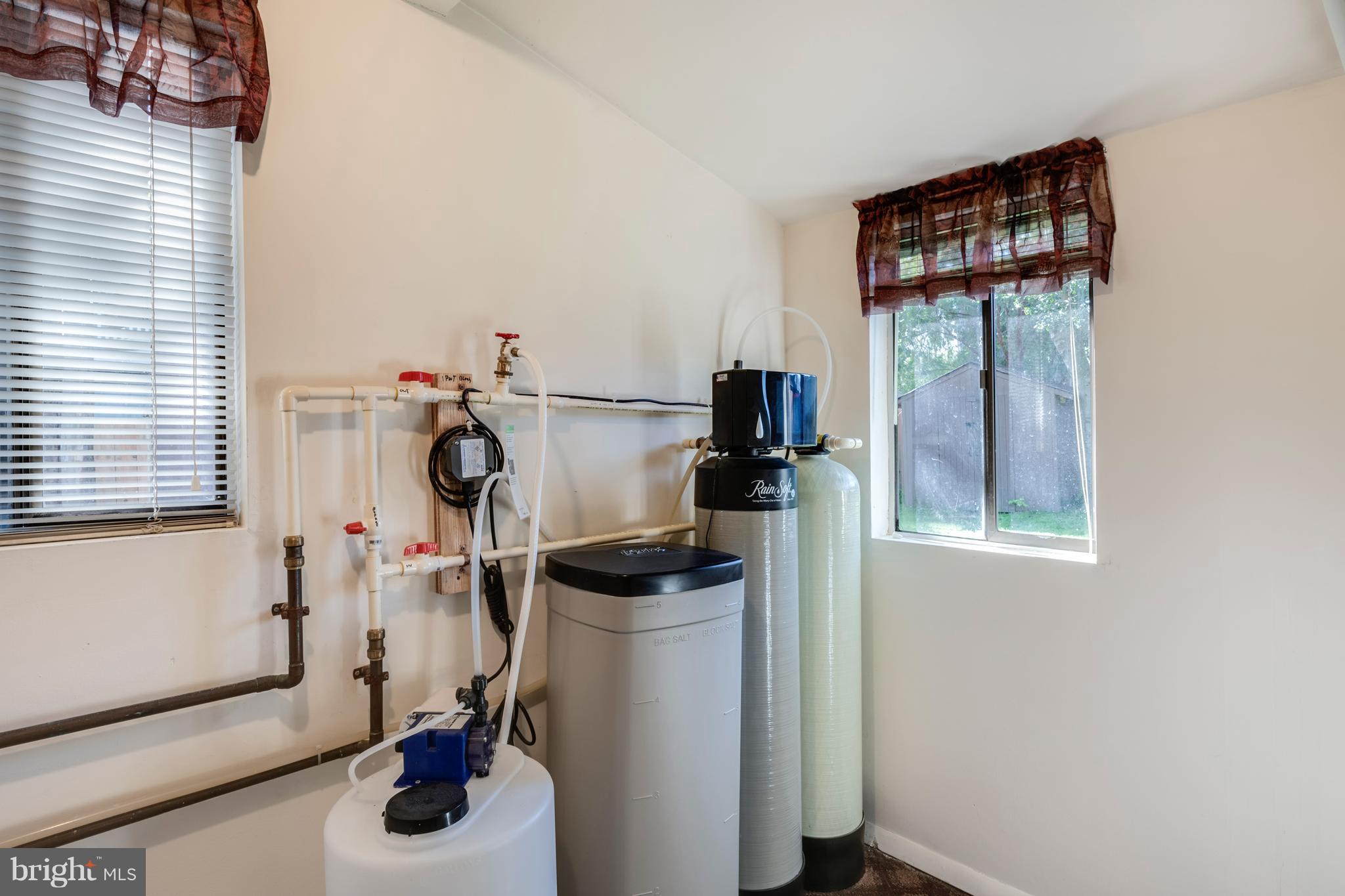 WOODLAND BEACH - Residential