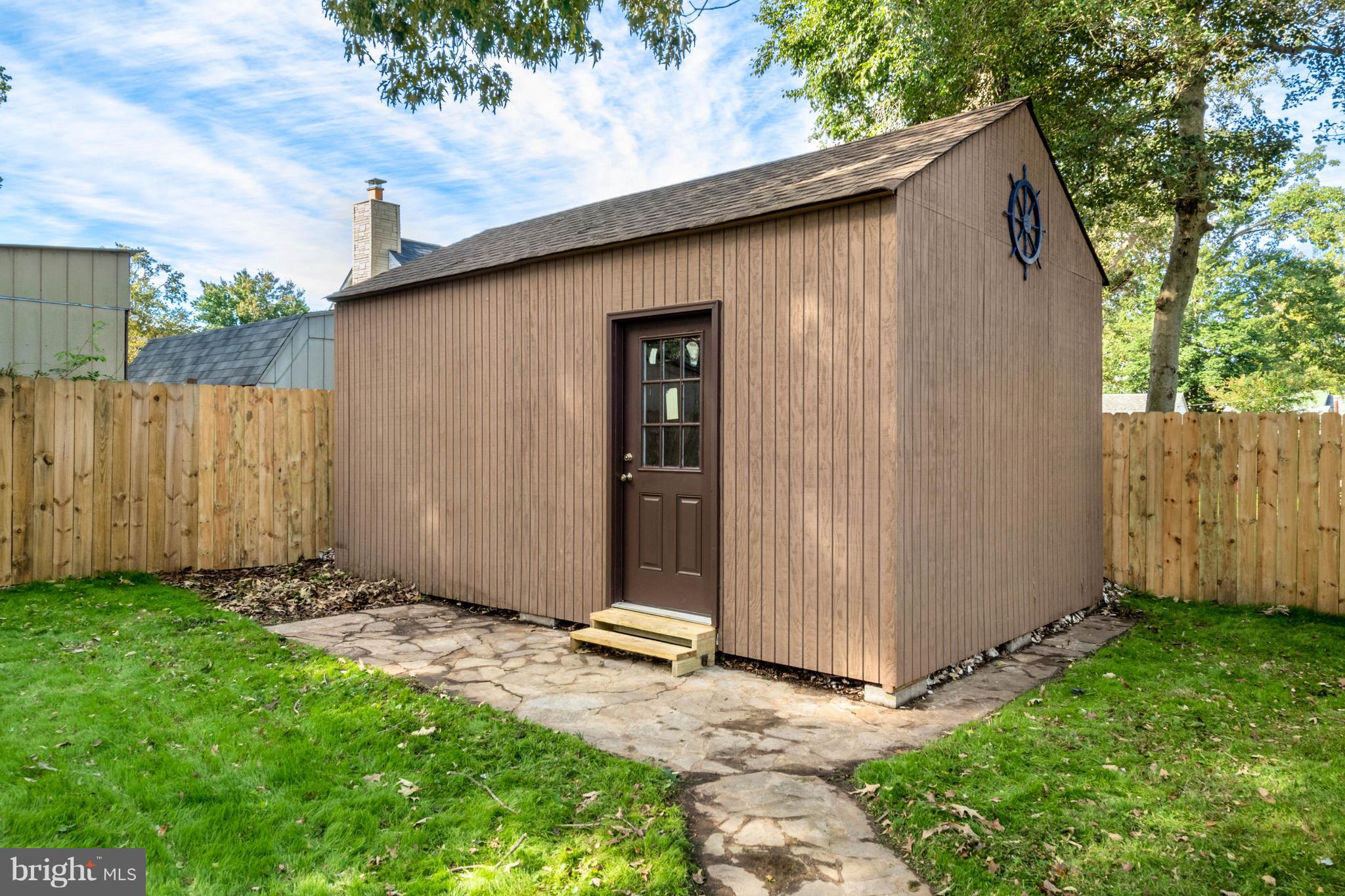 WOODLAND BEACH - Residential