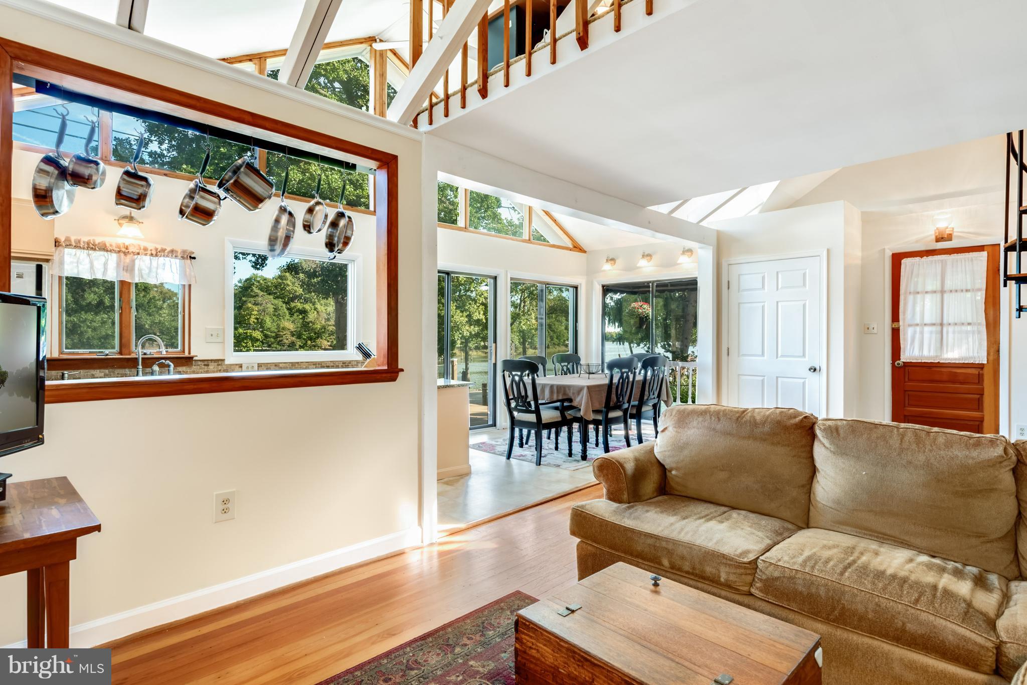 WOODLAND BEACH - Residential