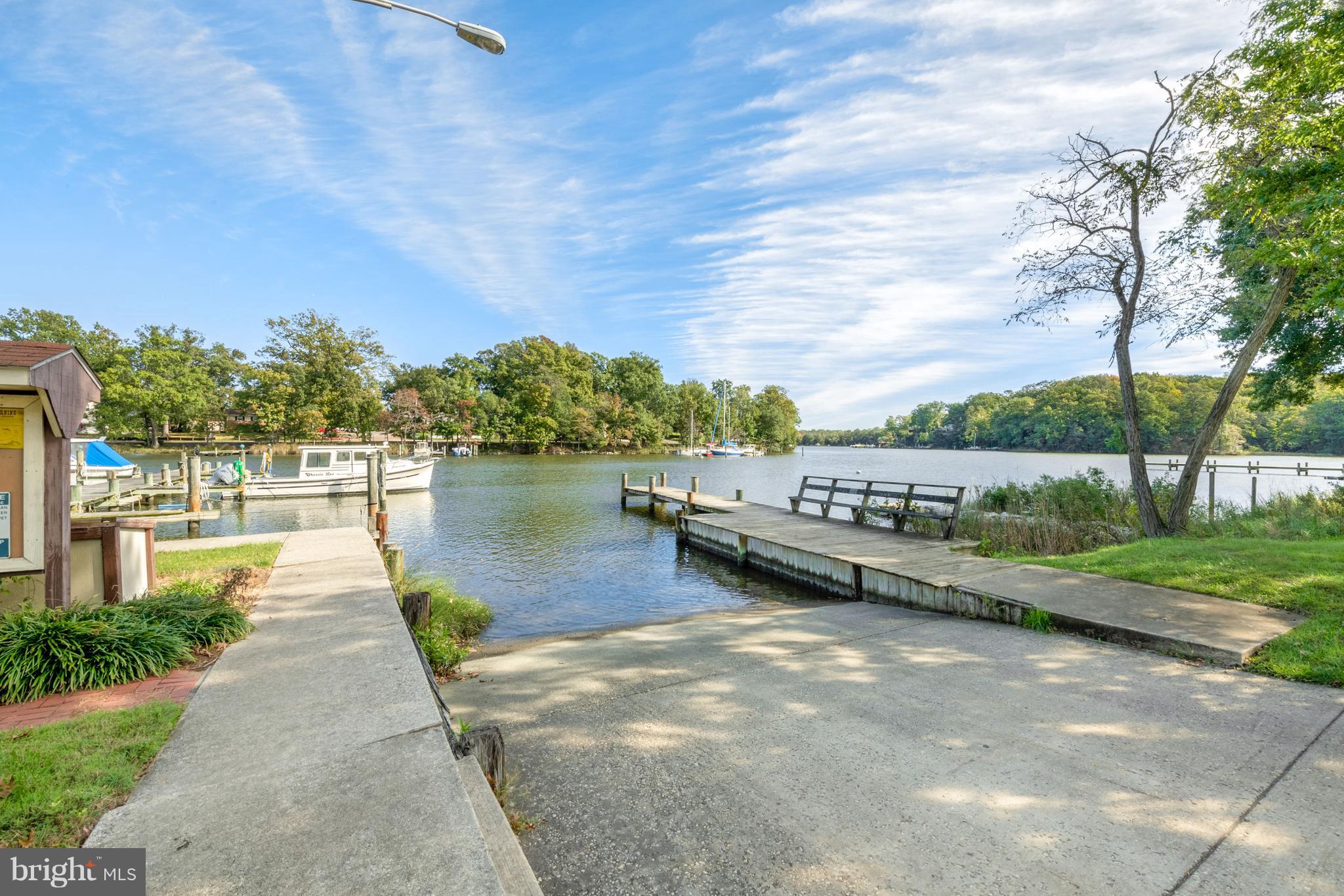 WOODLAND BEACH - Residential