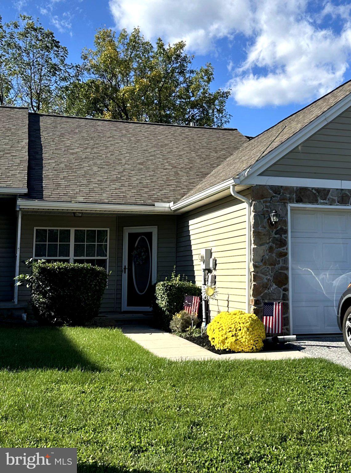 1706 BOXWOOD COURT