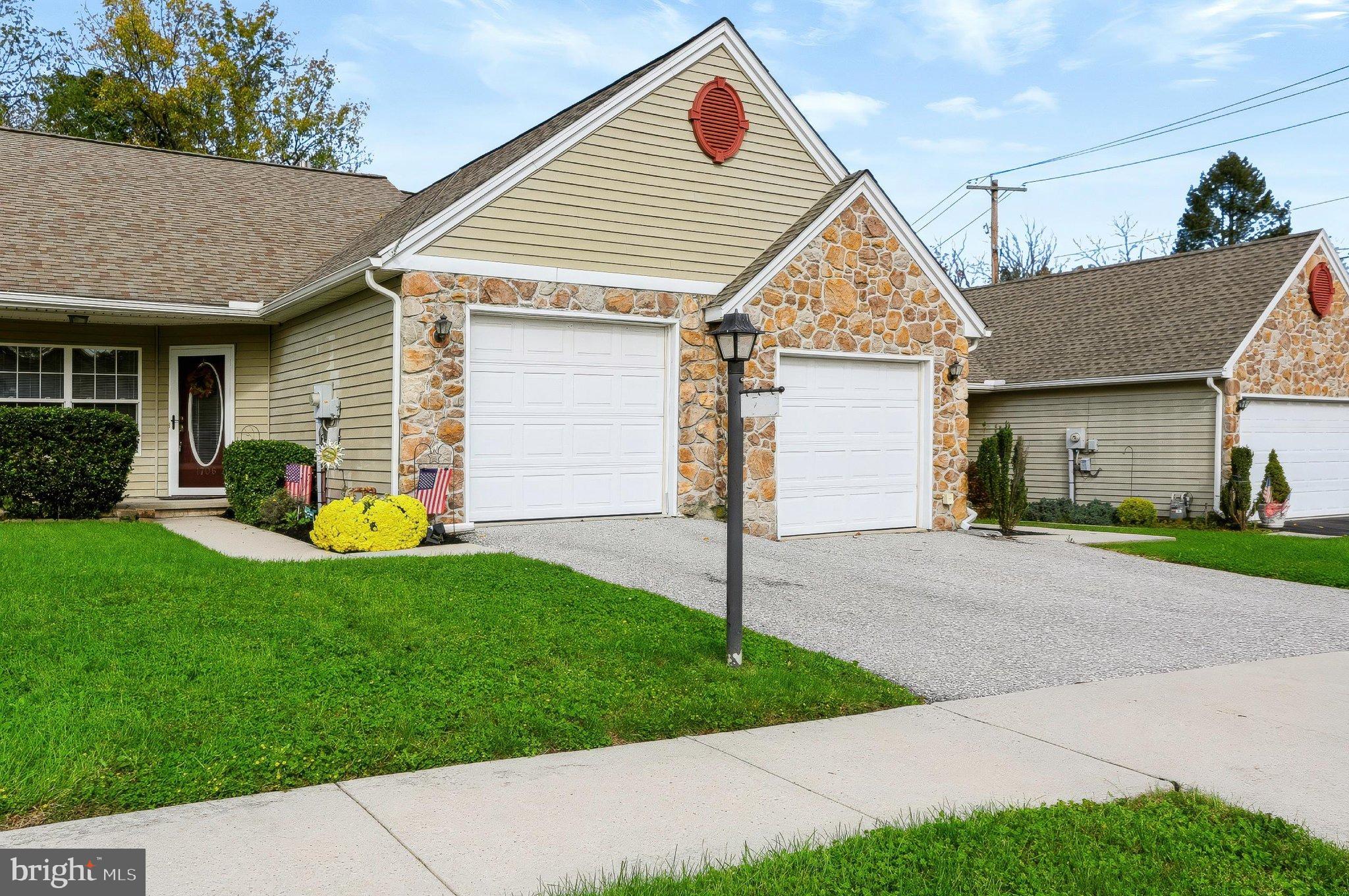 1706 BOXWOOD COURT
