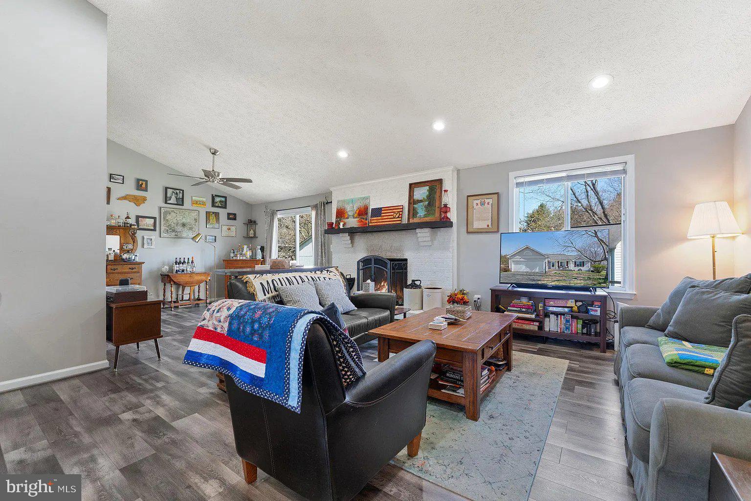9833 NIMITZ COURT