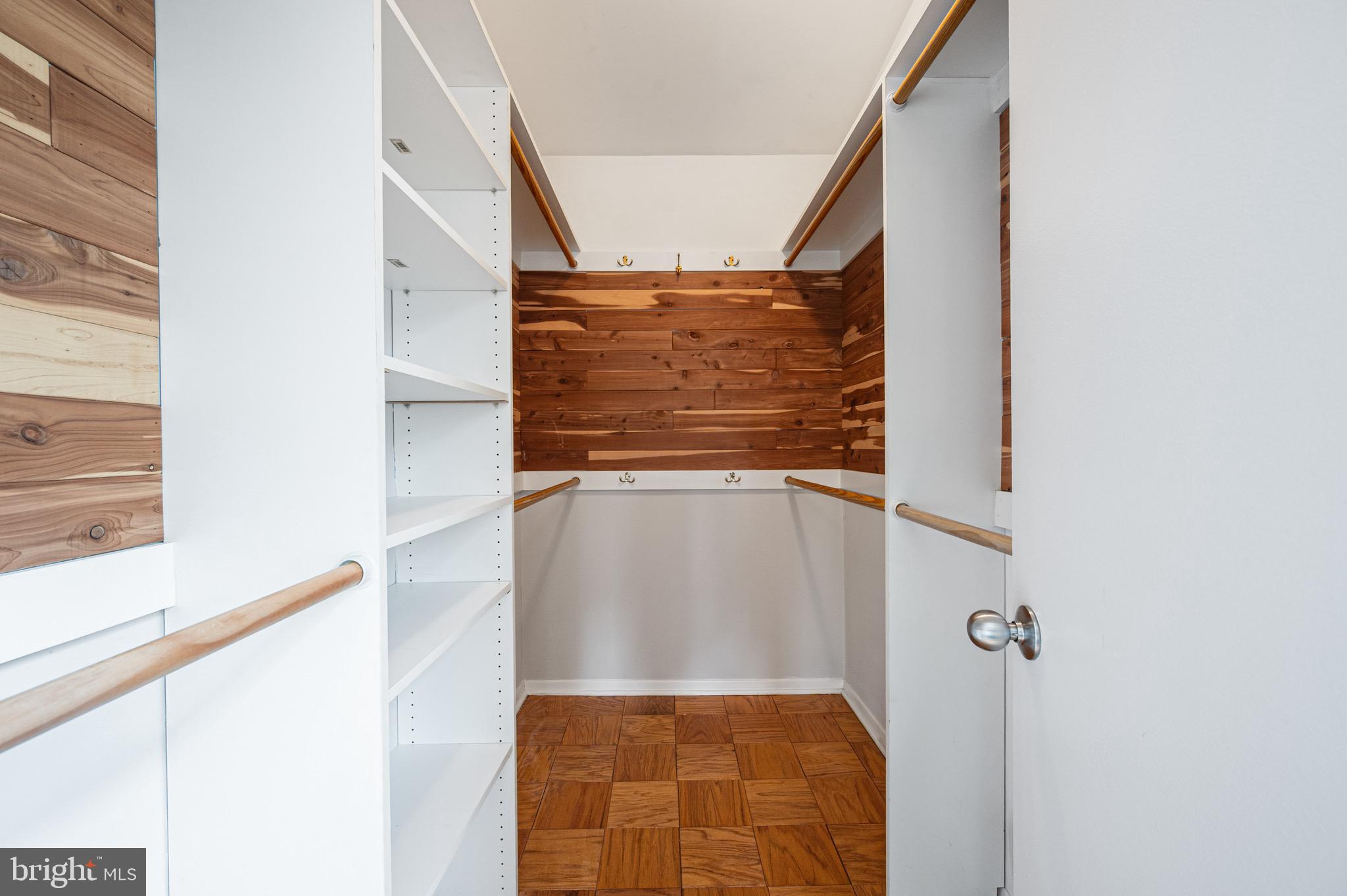 HOLLIN HILLS - Residential