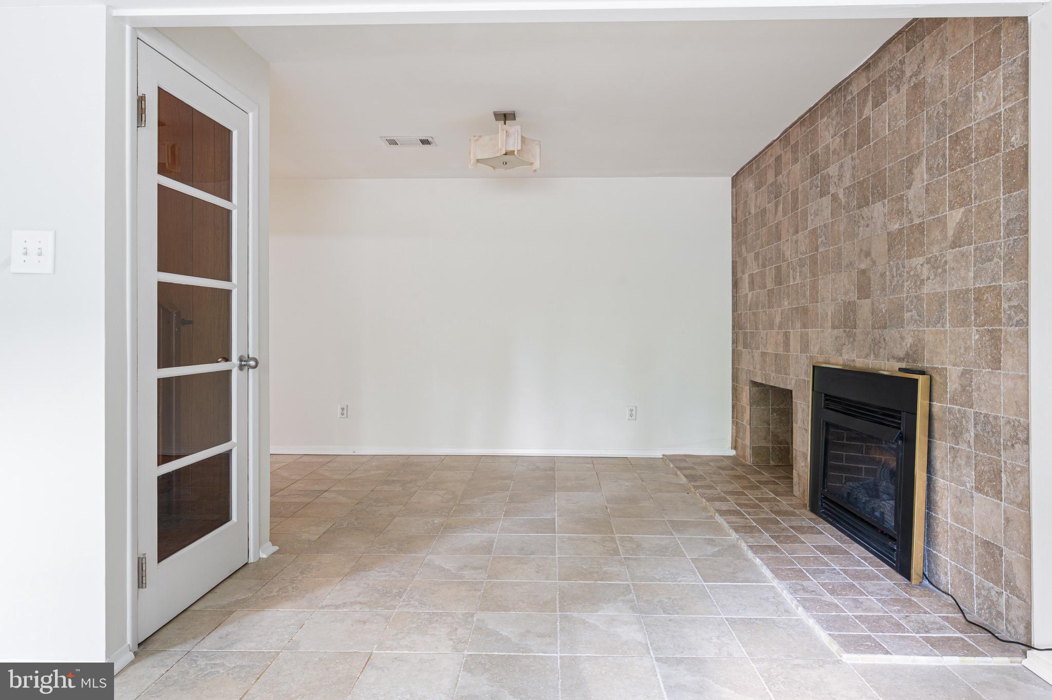 HOLLIN HILLS - Residential