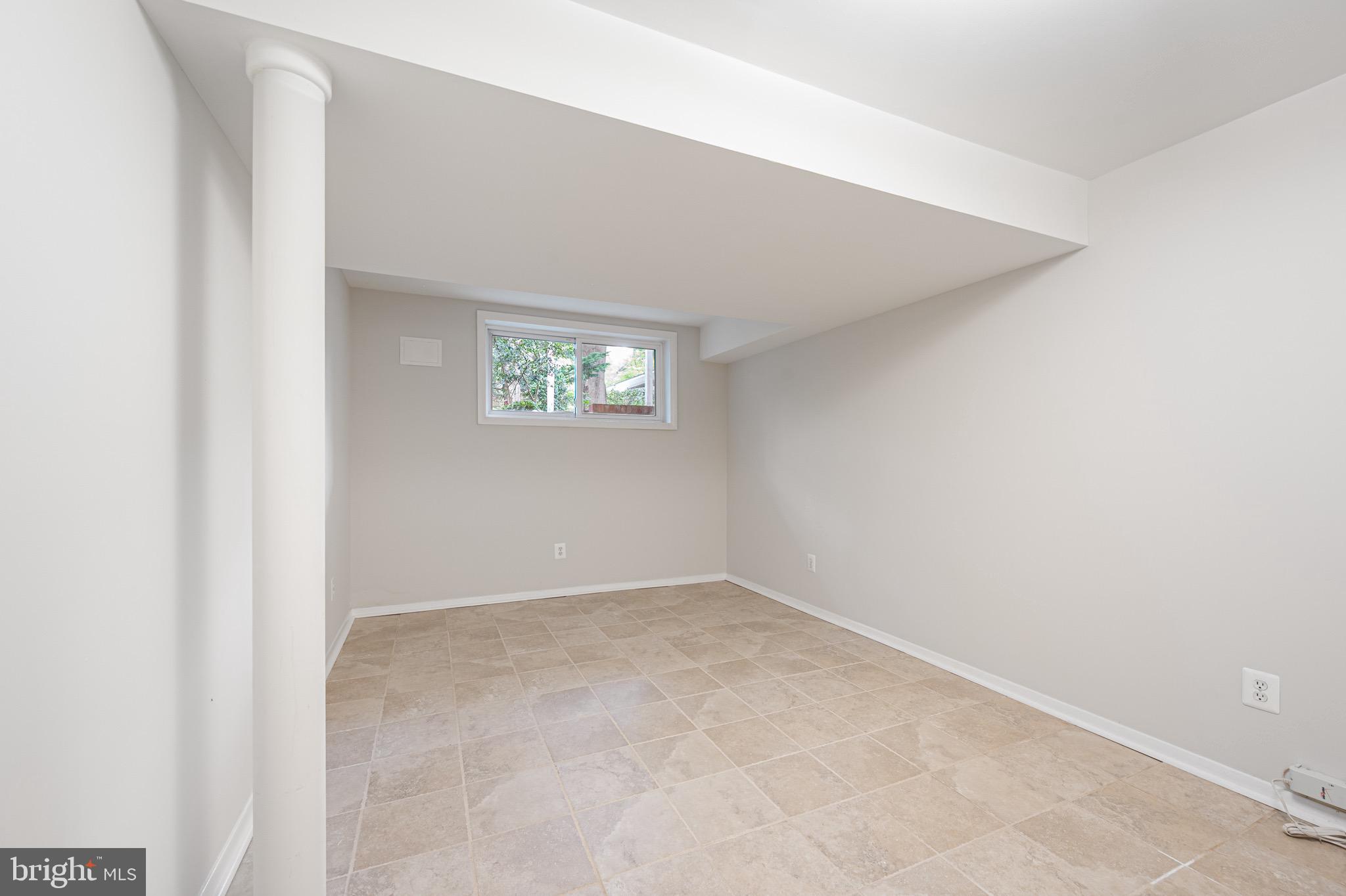 HOLLIN HILLS - Residential