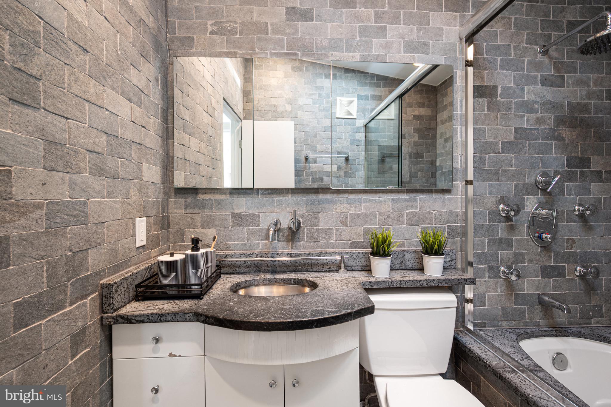 HOLLIN HILLS - Residential