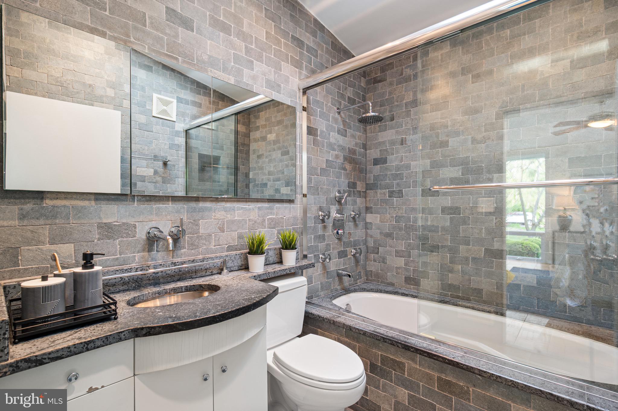 HOLLIN HILLS - Residential