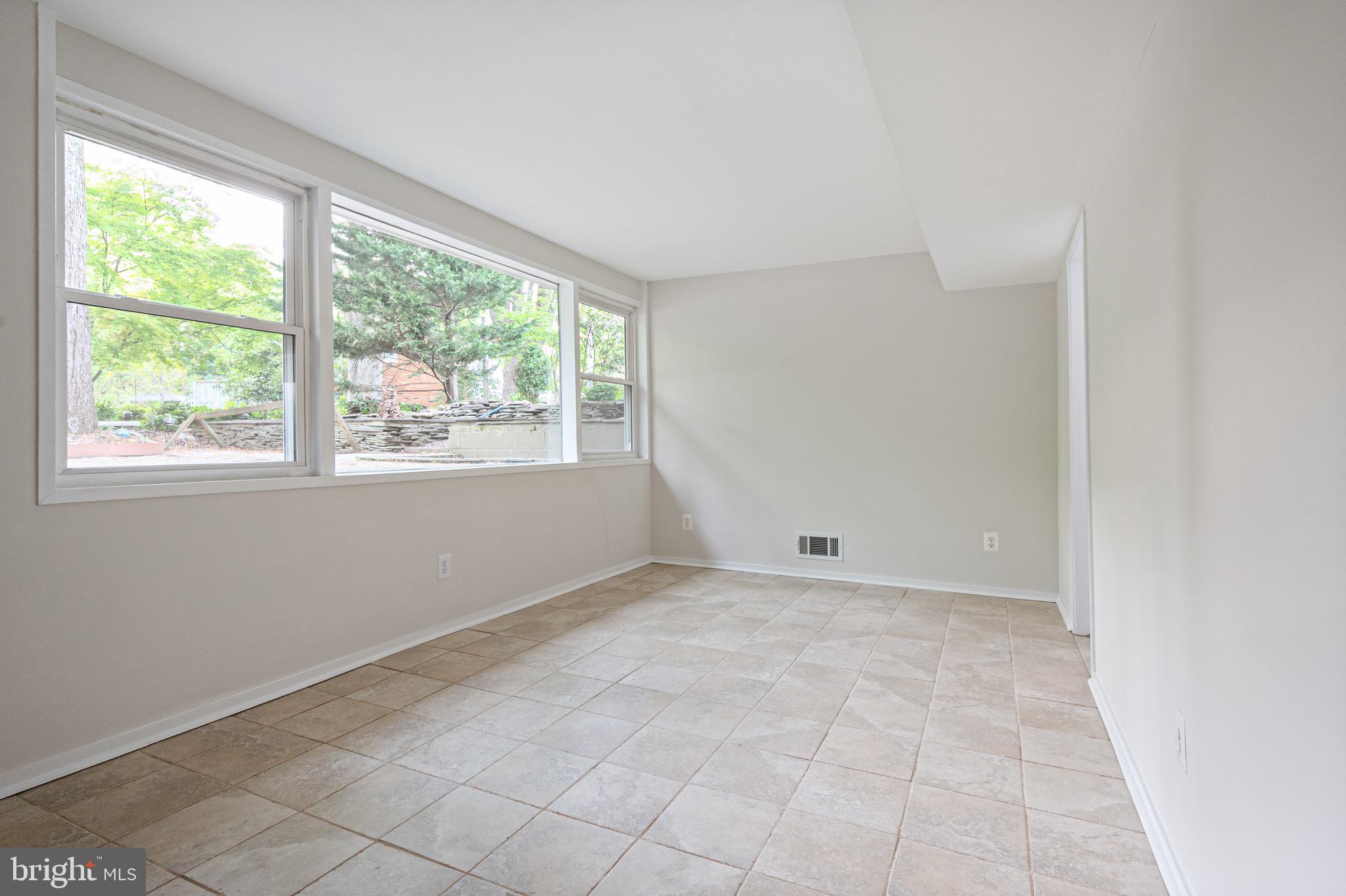 HOLLIN HILLS - Residential