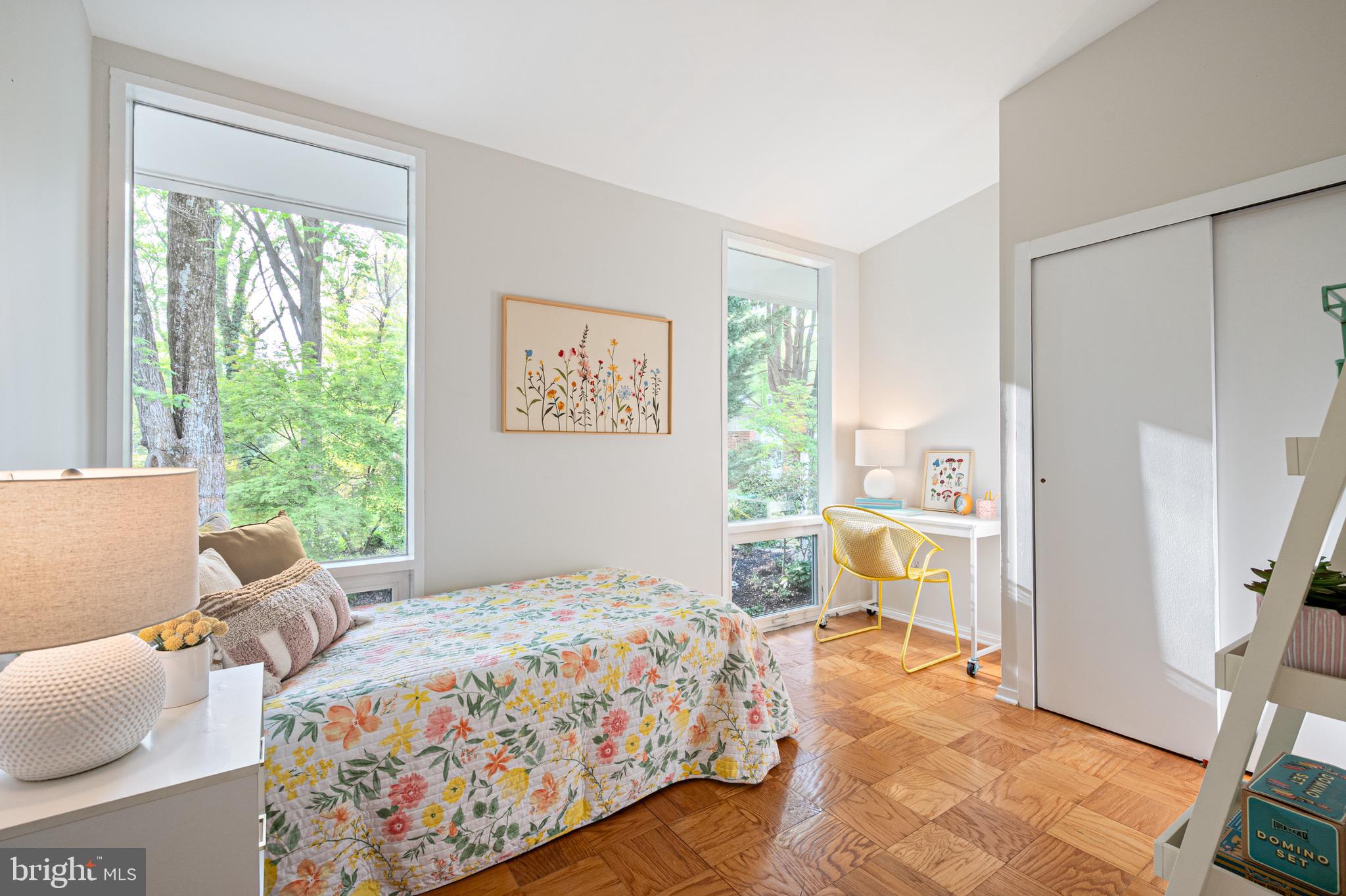 HOLLIN HILLS - Residential