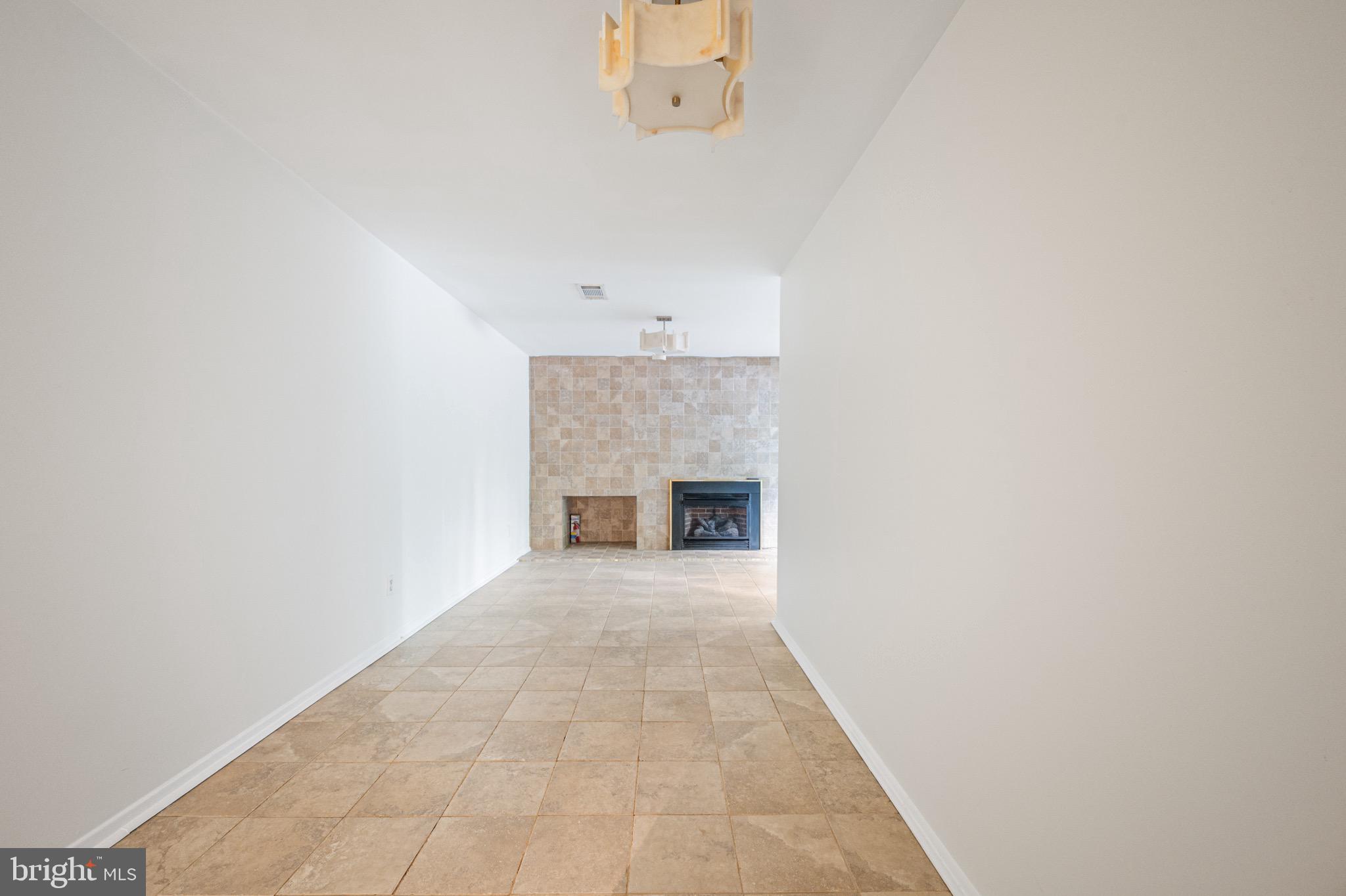 HOLLIN HILLS - Residential