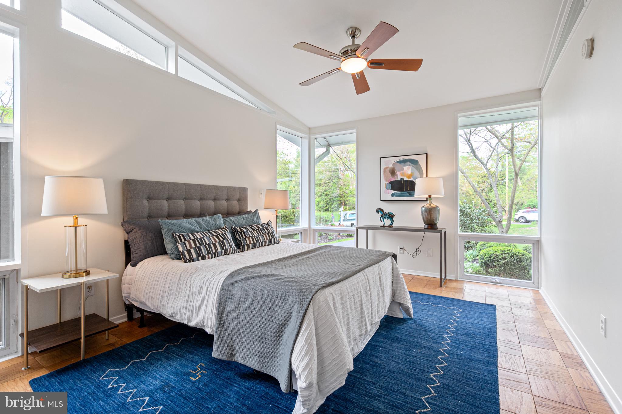 HOLLIN HILLS - Residential