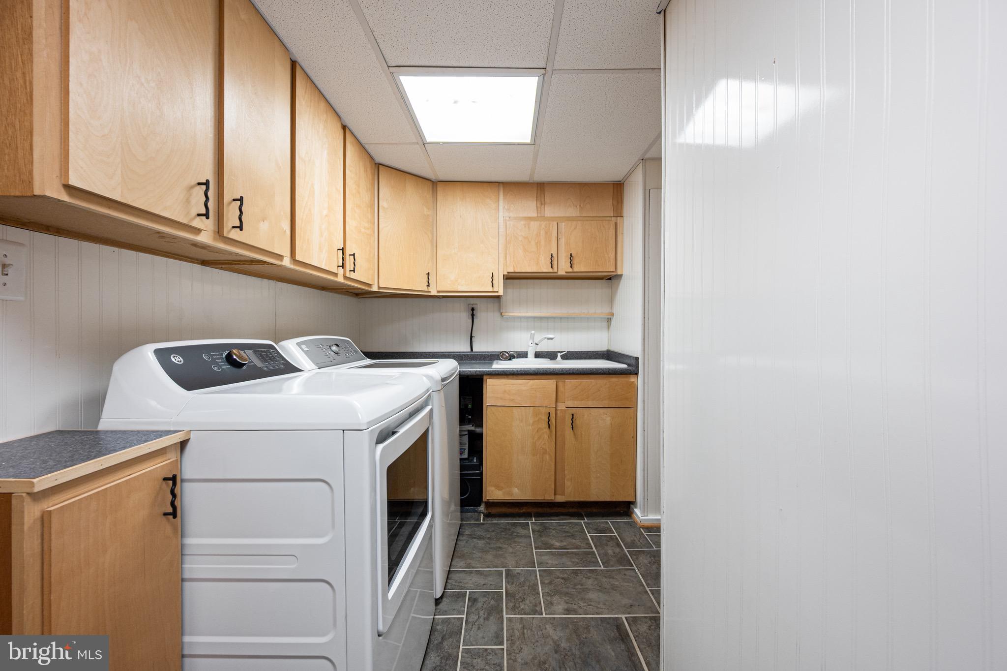 HOLLIN HILLS - Residential