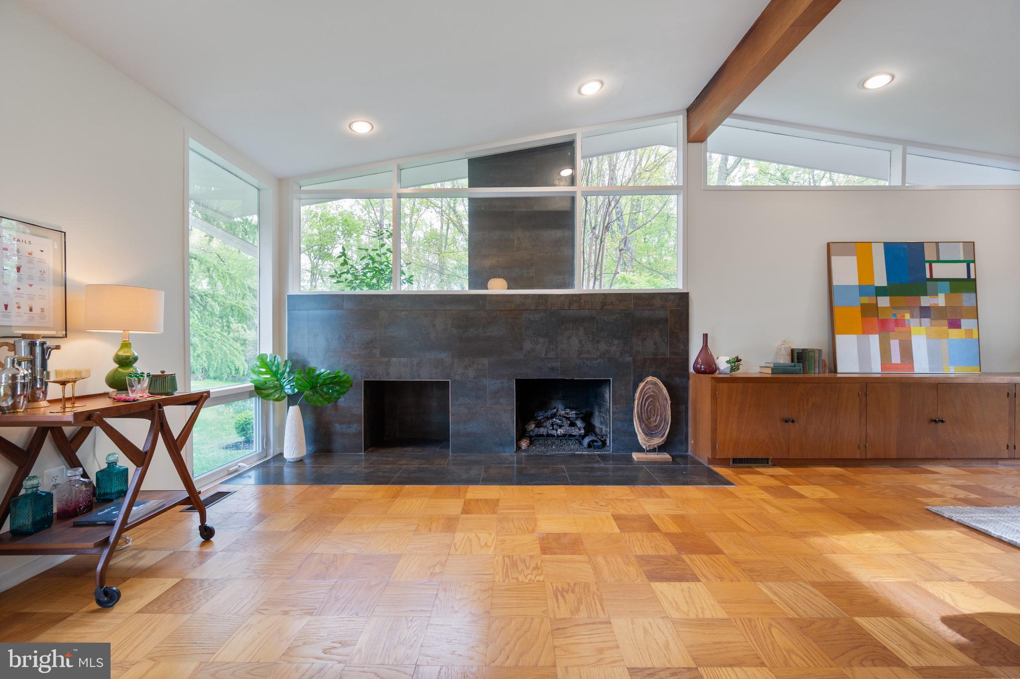 HOLLIN HILLS - Residential