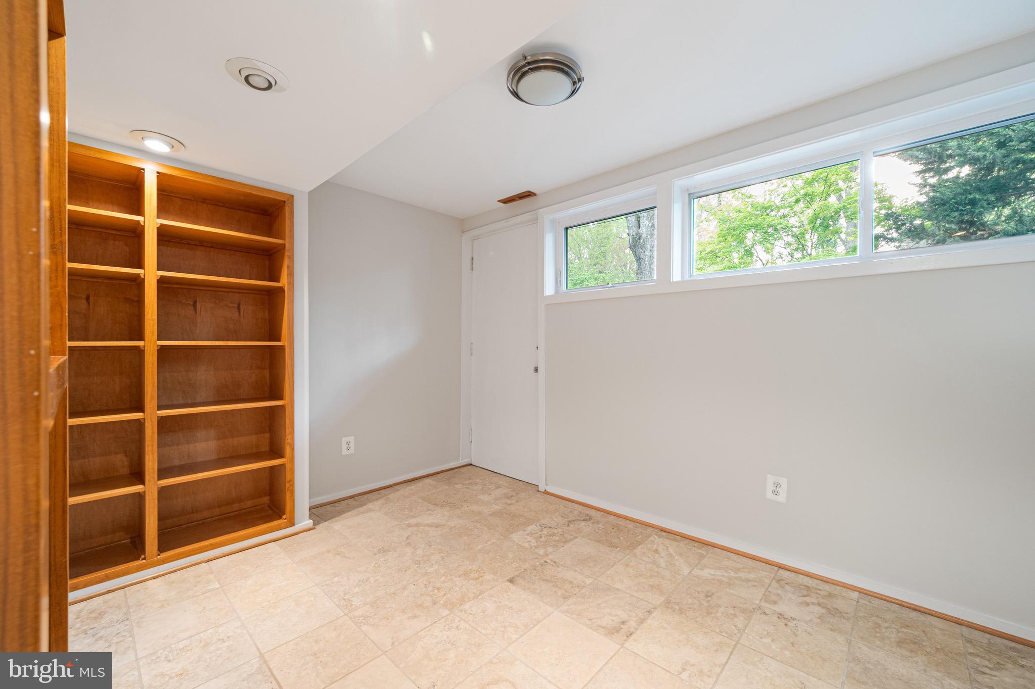 HOLLIN HILLS - Residential