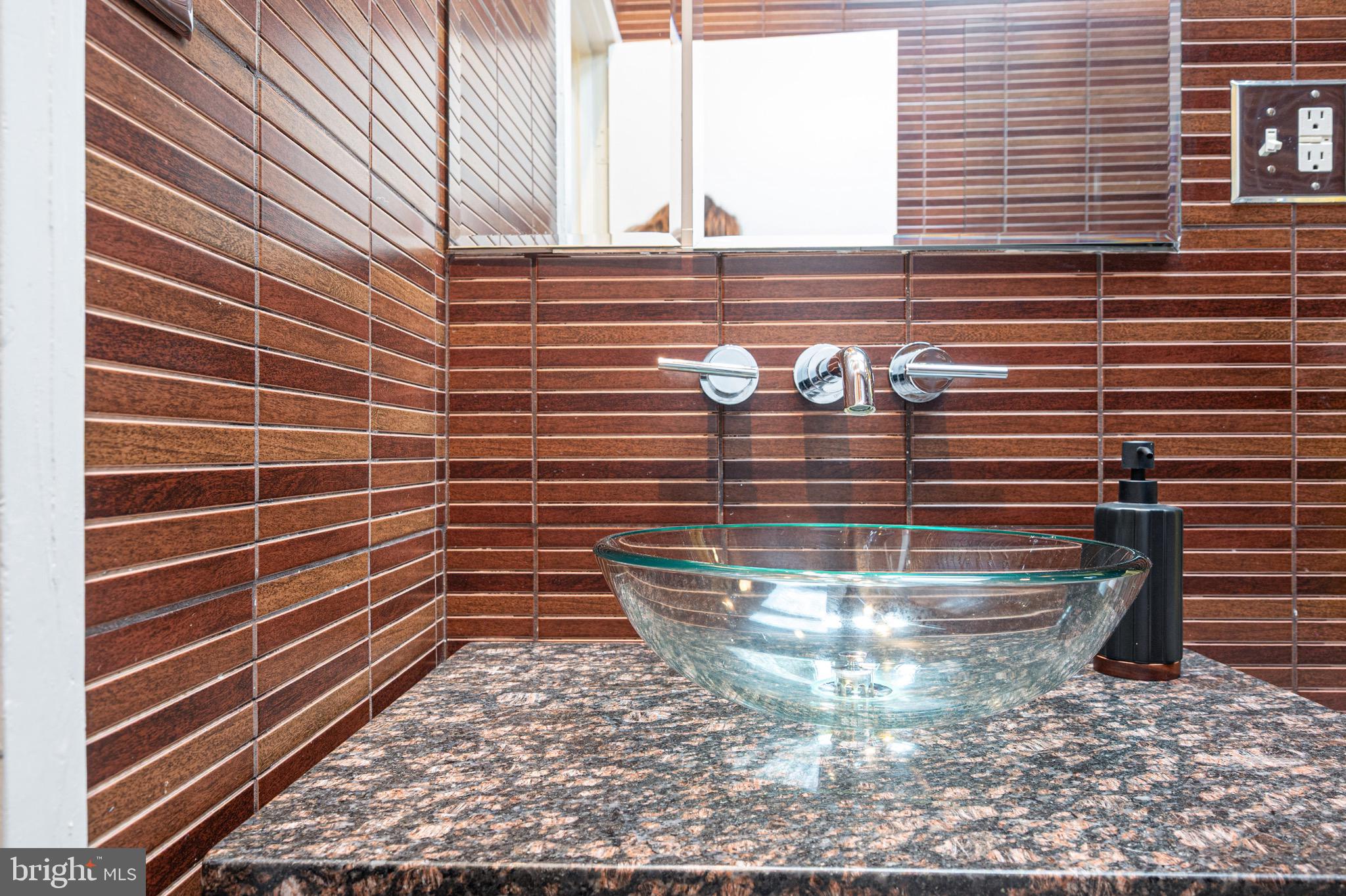 HOLLIN HILLS - Residential