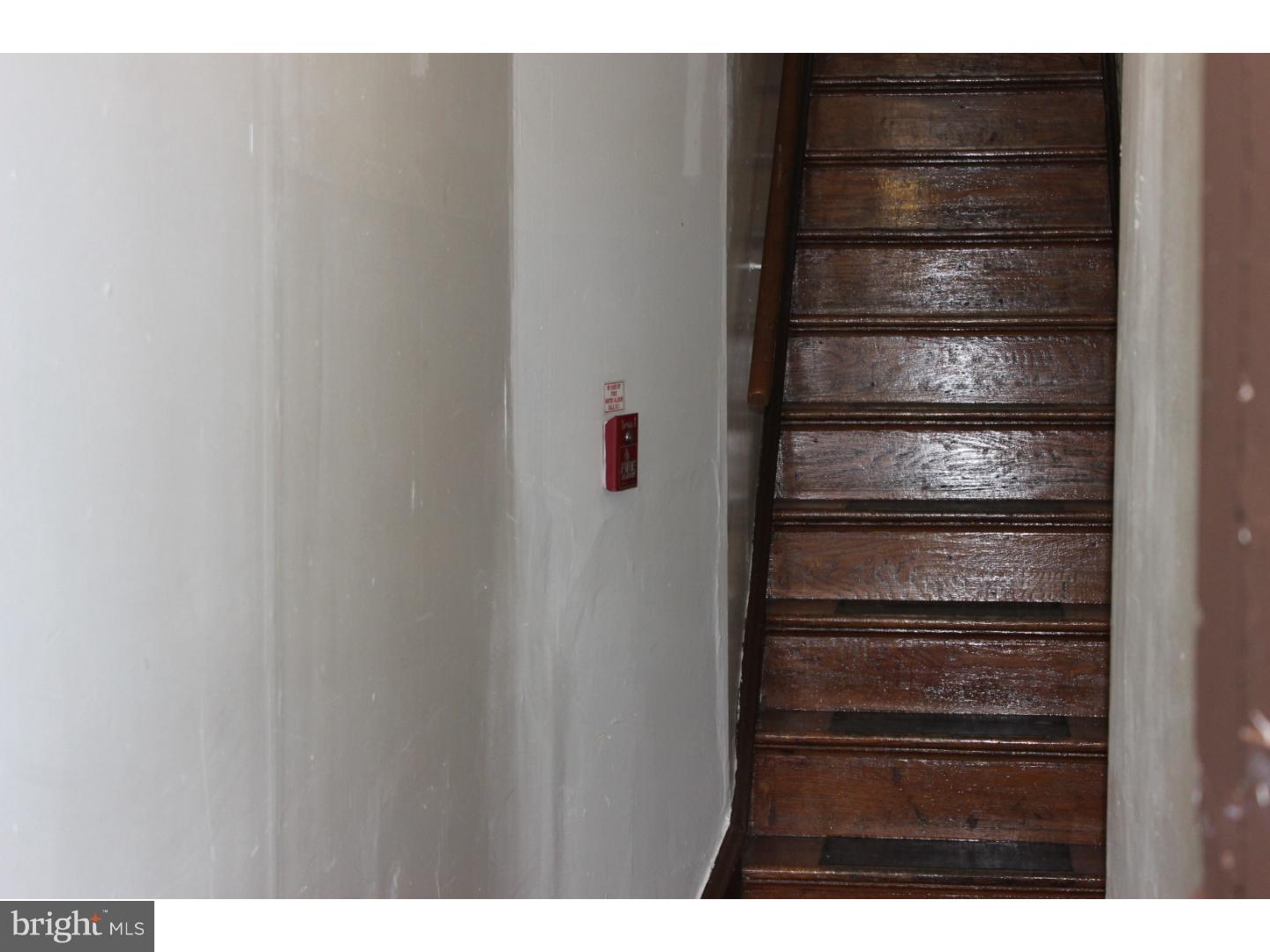 WEST OAK LANE - Residential Lease