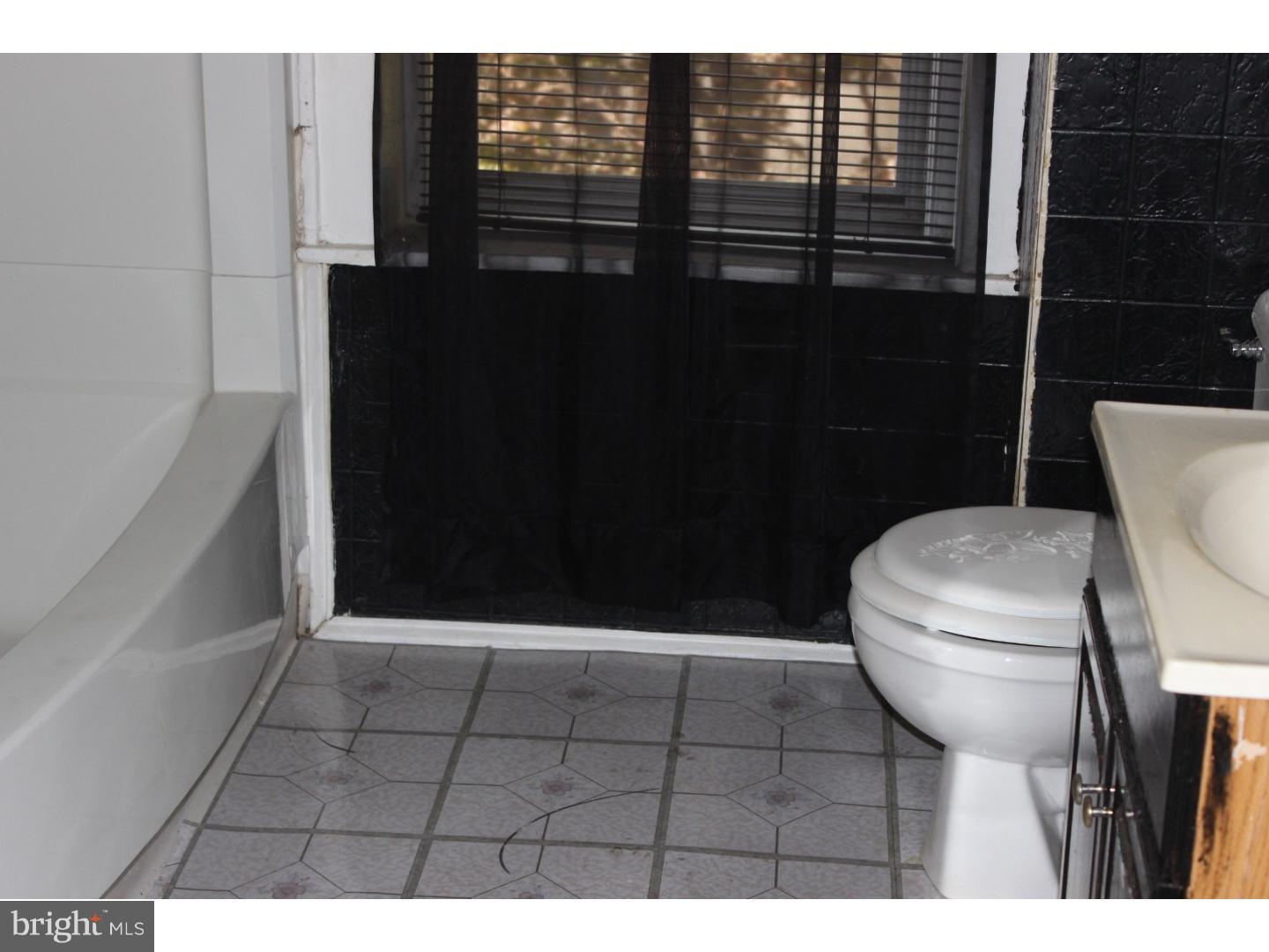WEST OAK LANE - Residential Lease