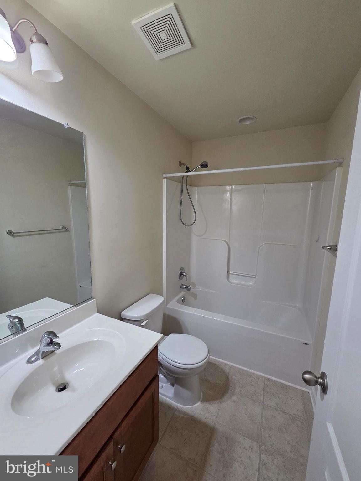 TOWNES OF TASKER - Residential Lease