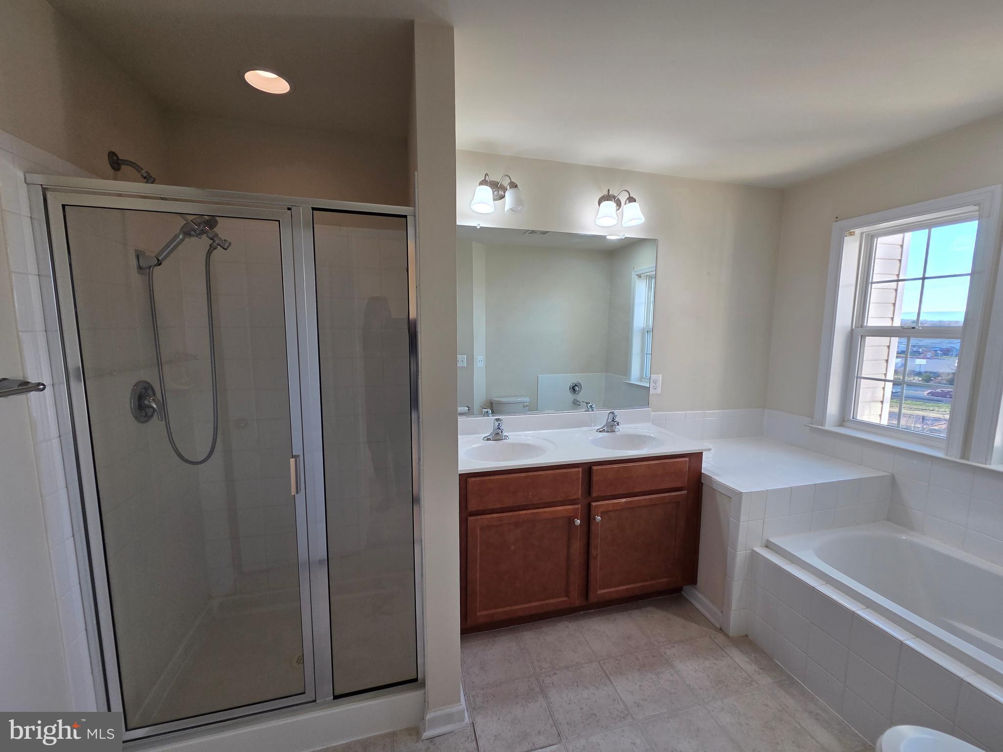 TOWNES OF TASKER - Residential Lease