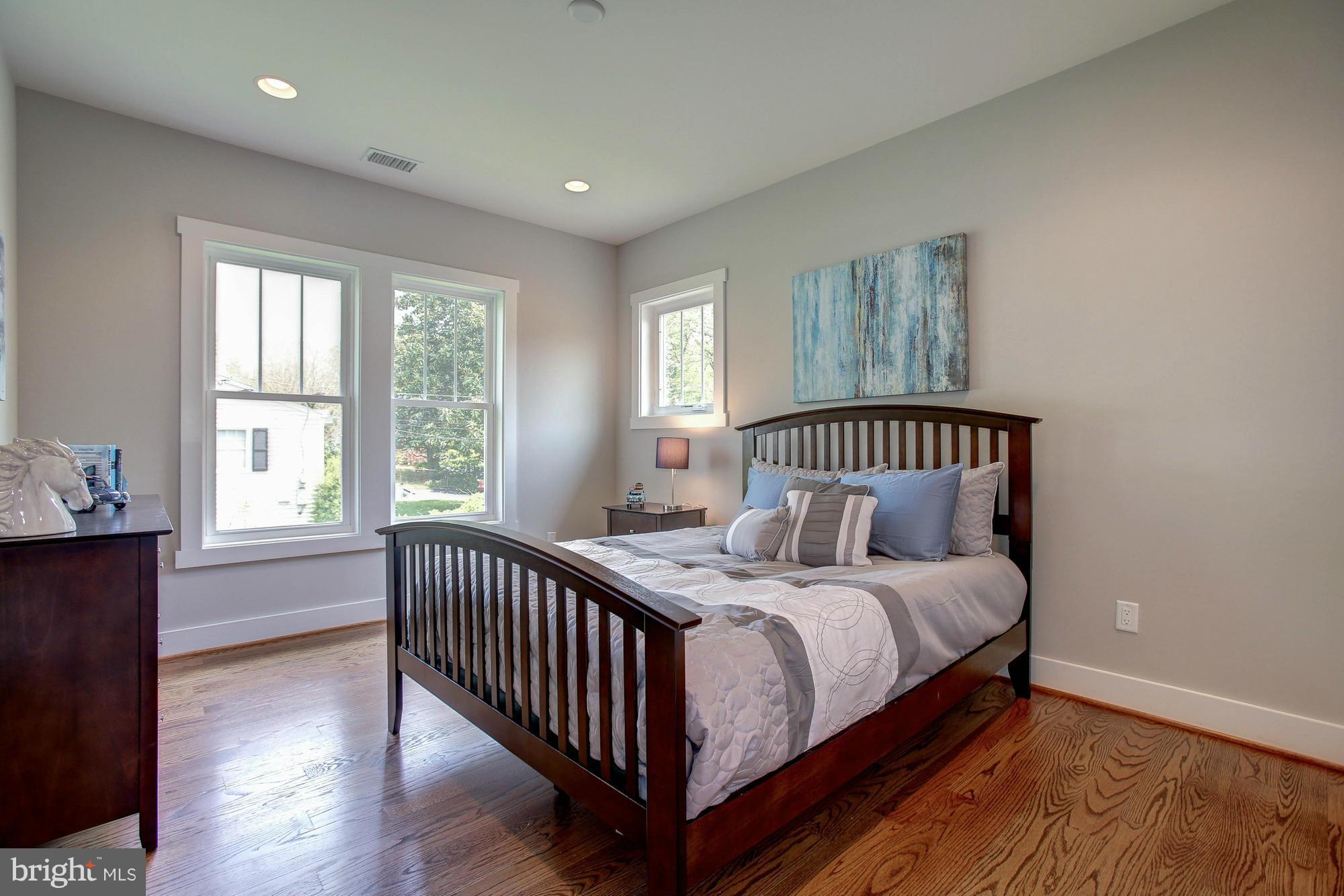 VIENNA WOODS - Residential