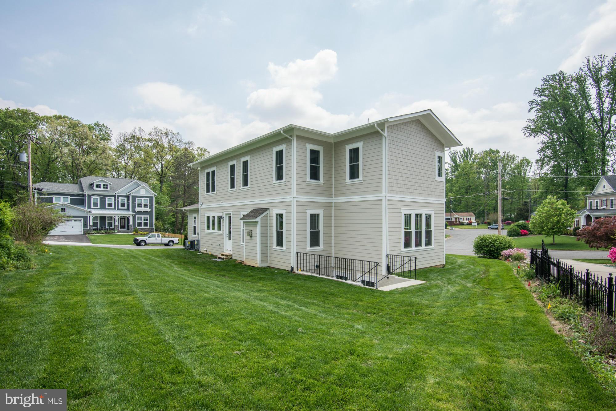 VIENNA WOODS - Residential