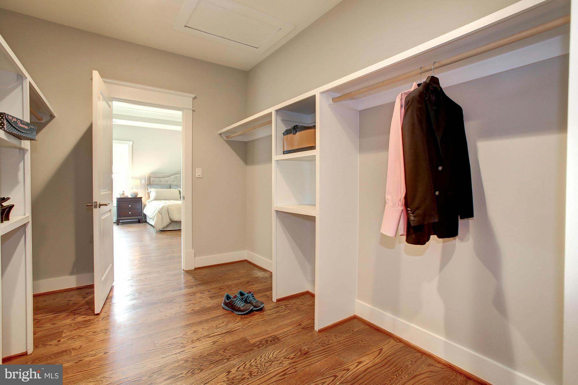 VIENNA WOODS - Residential