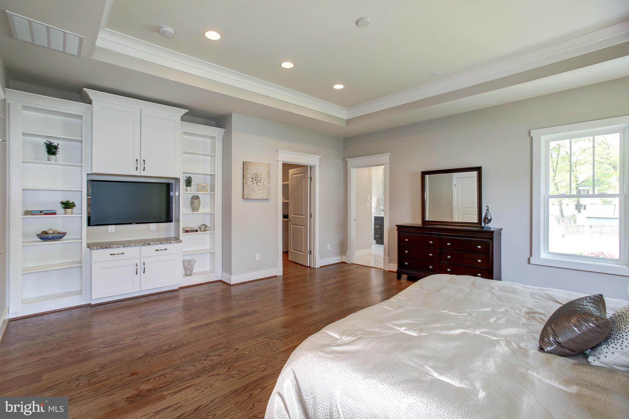 VIENNA WOODS - Residential