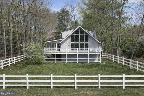 Photo of 393 Tecumseh Trail, HEDGESVILLE, WV 25427 (MLS # WVBE2049208)