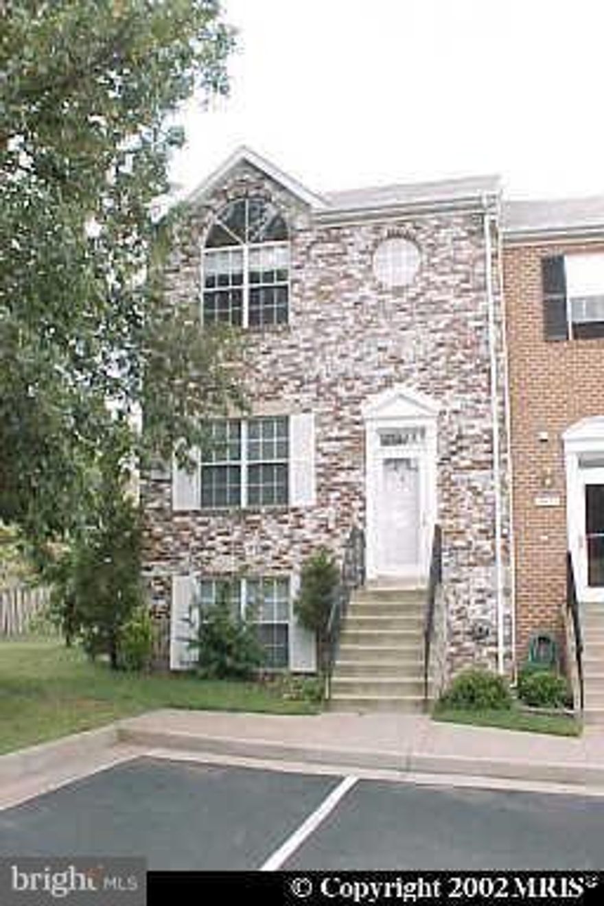 END UNIT TOWNHOUSE 4 BEDROOMS, 3 FULL BATHS AND 1 HALF BATH ON MAIN LEVEL  BRICK FRONT AND SIDE.HARDWOOD FLOOR ON MAIN LEVEL ,SEP  DINING ROOM LARGE DECK AND PATIO ,LARGE FENCED BACK YARD WITH STORAGE SHED.WELL MAINTAINED .