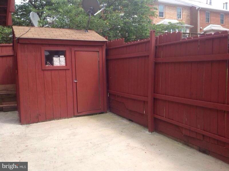 MIRROR RIDGE - Residential