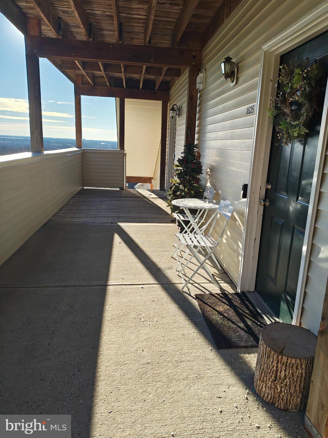 1625 KING COURT