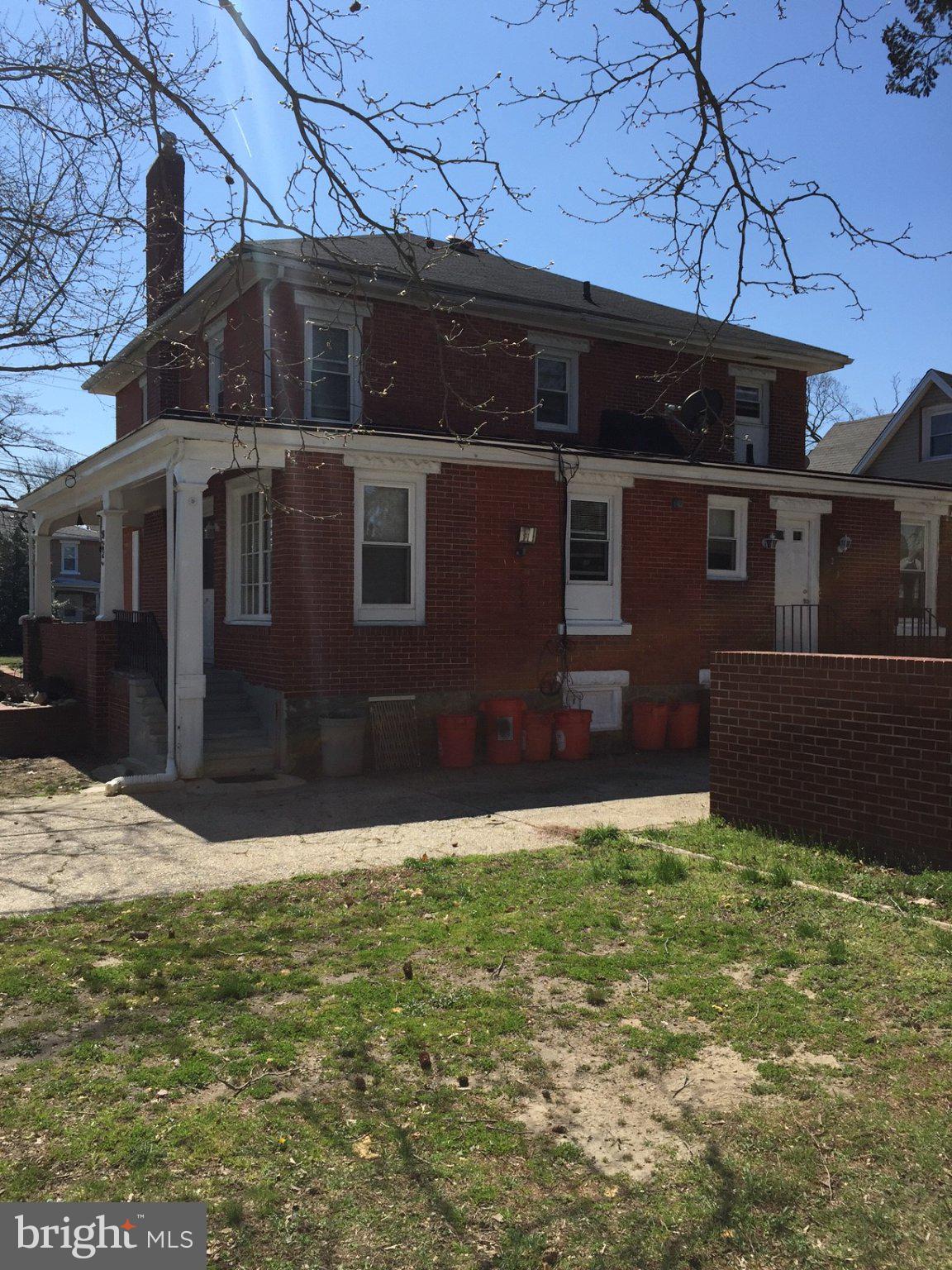 922 E CHESTNUT AVENUE
