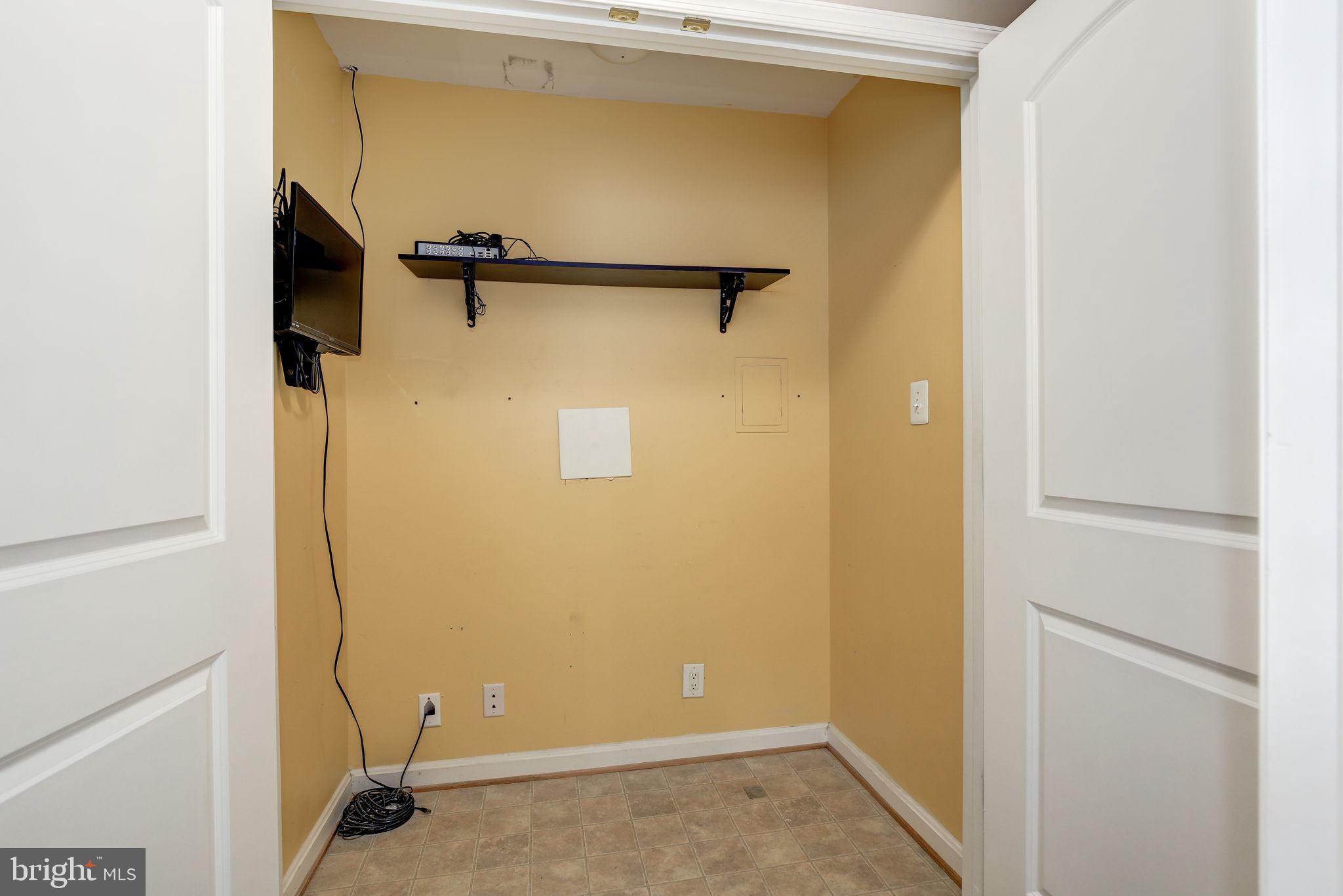 KENSINGTON VILLAS - Residential Lease