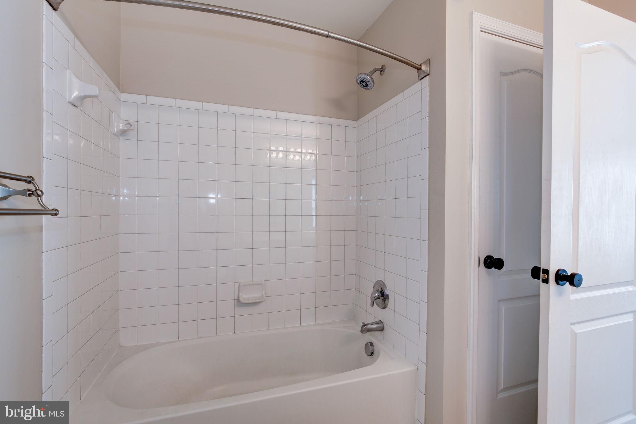 KENSINGTON VILLAS - Residential Lease