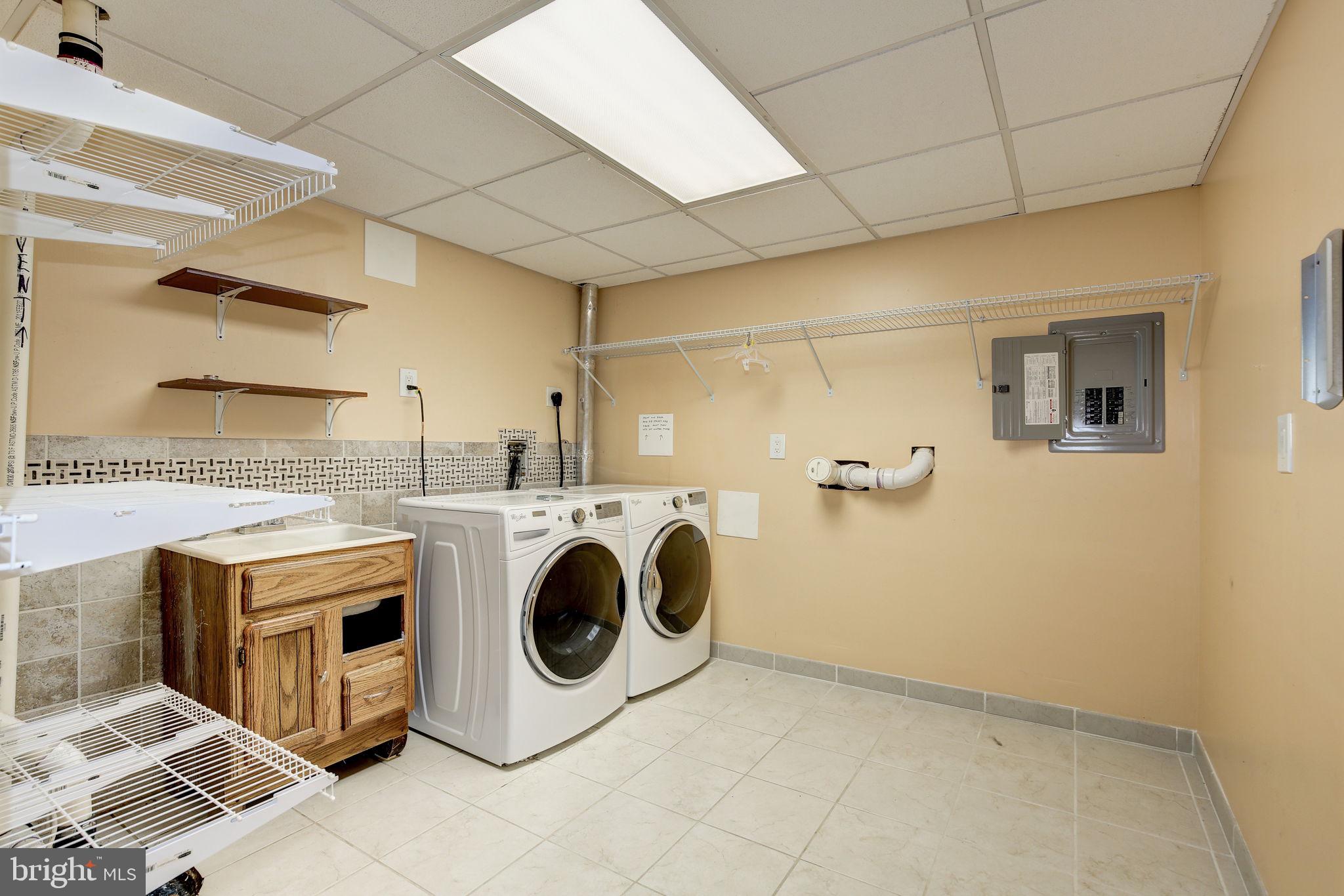 KENSINGTON VILLAS - Residential Lease