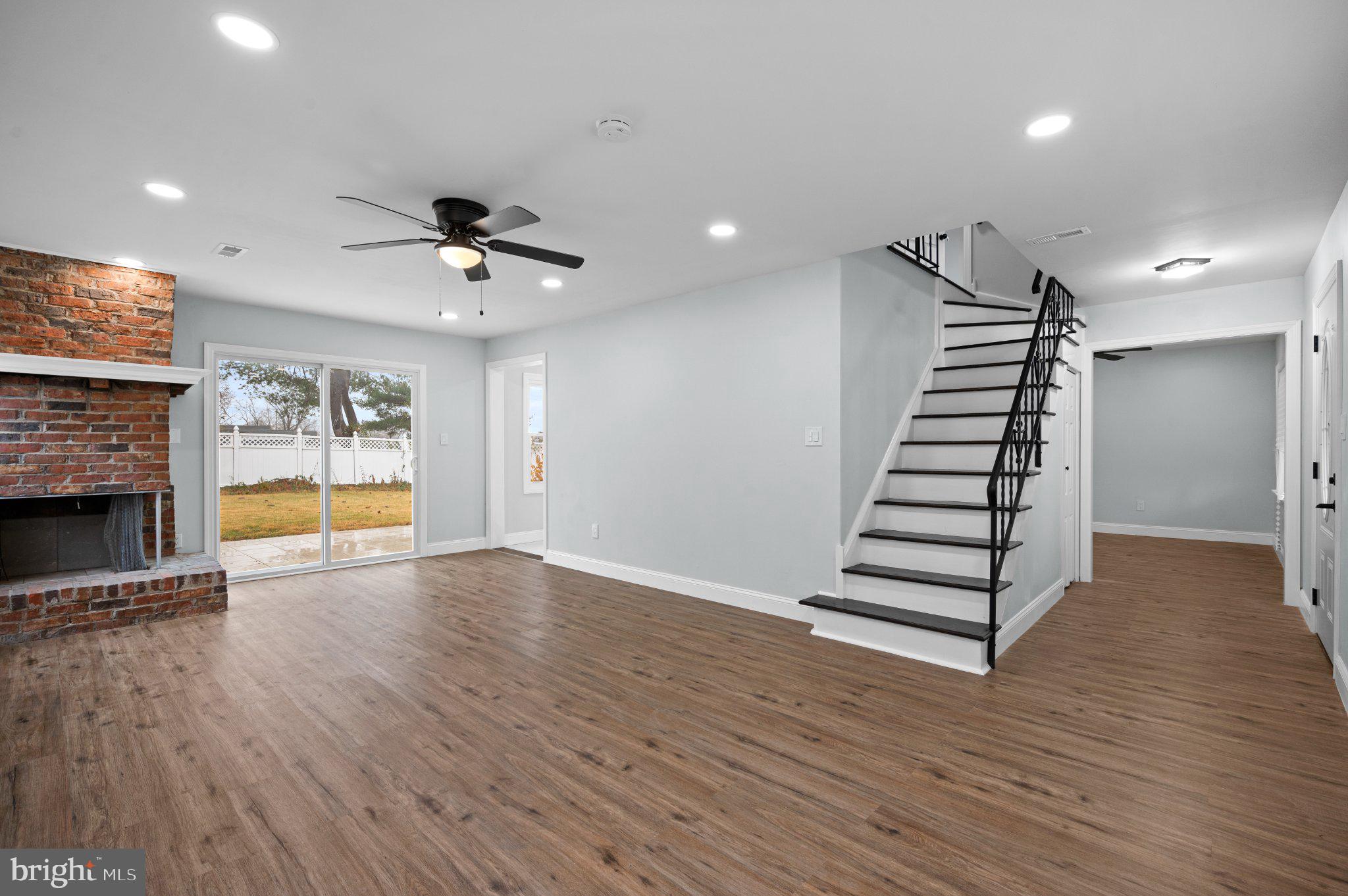 16 BARRINGTON LANE
