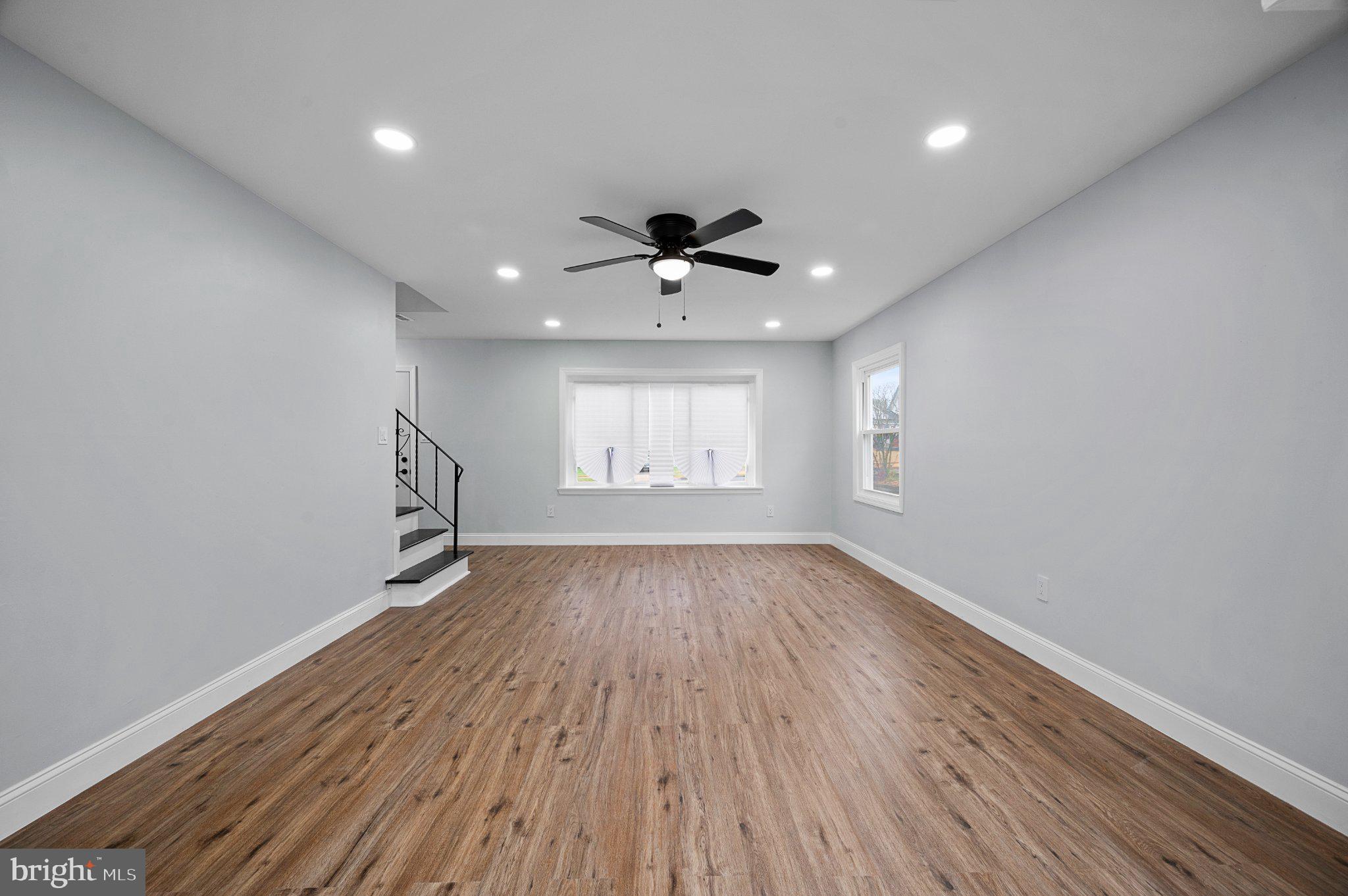 16 BARRINGTON LANE