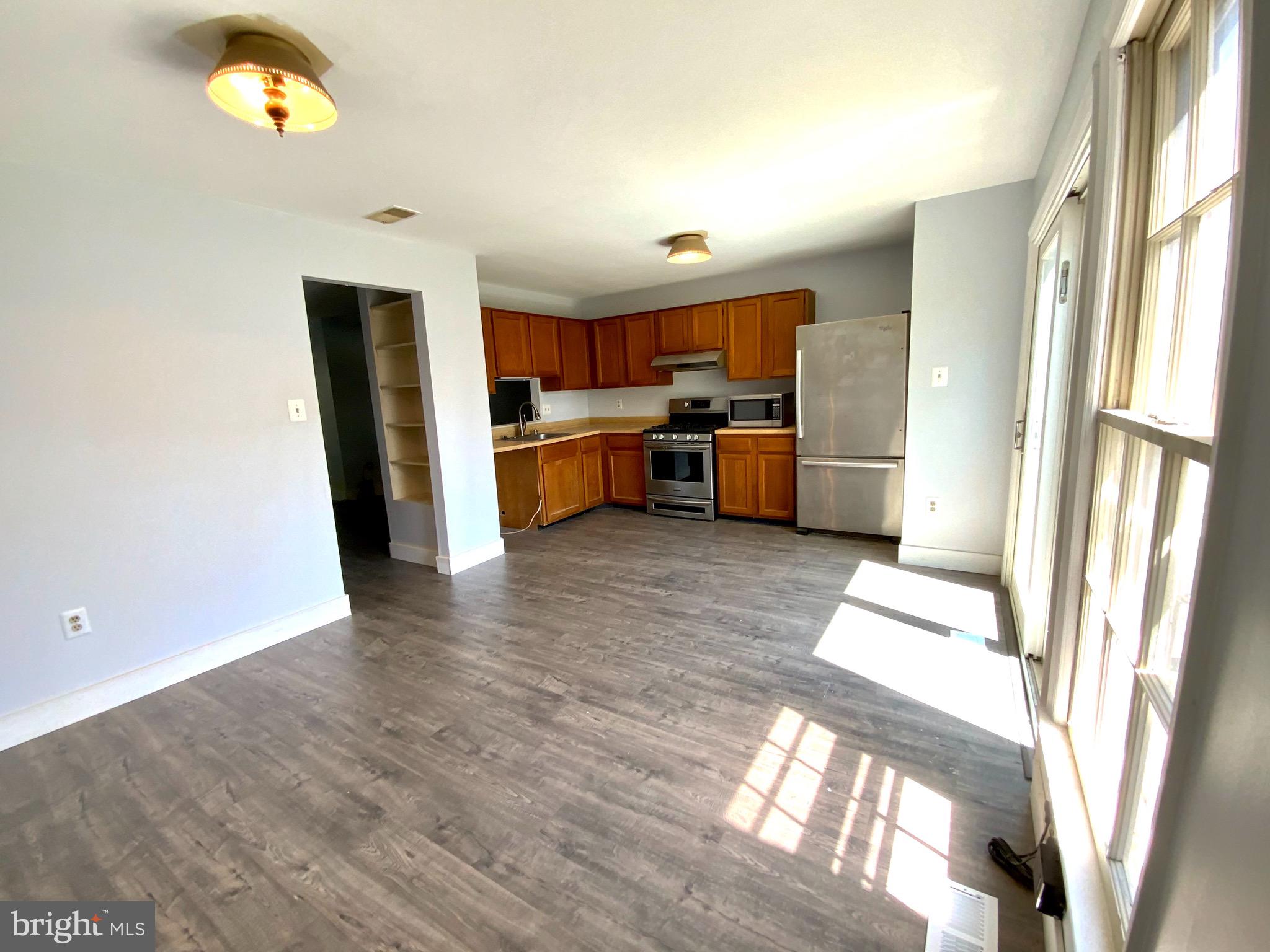 SARATOGA TOWNHOUSES - Residential