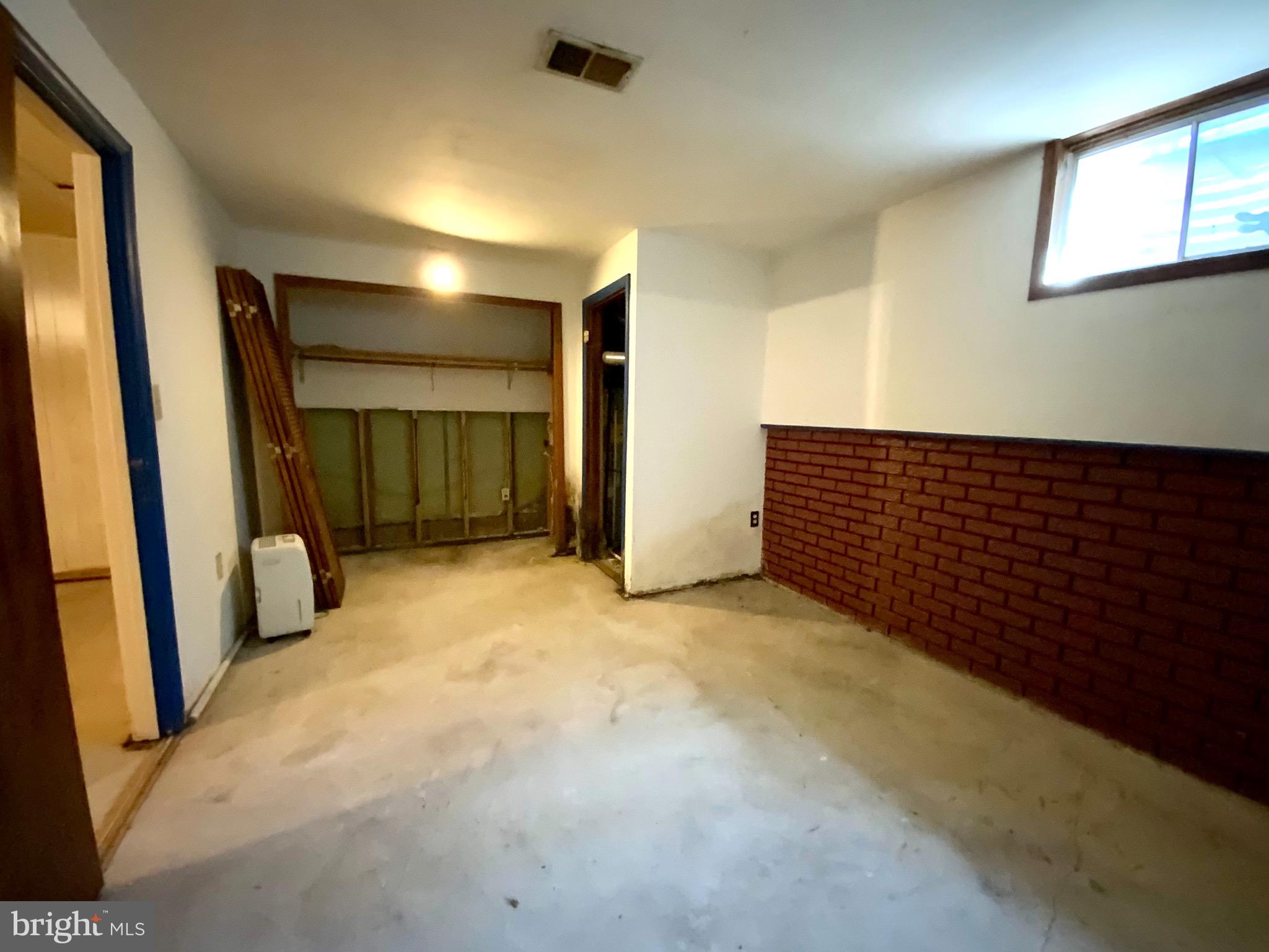 SARATOGA TOWNHOUSES - Residential