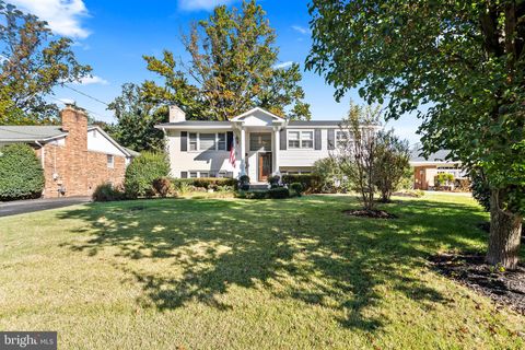 7052 WARDELL ST ANNANDALE VA 22003