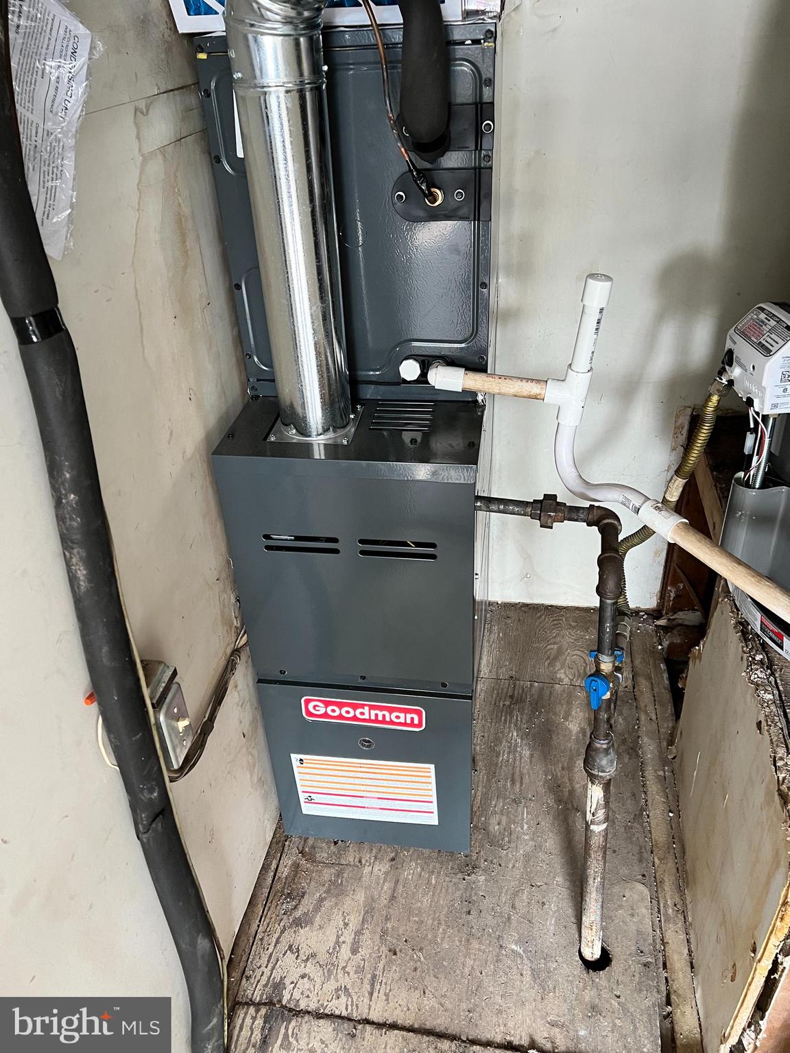 EDGEWATER VILLAGE - Residential