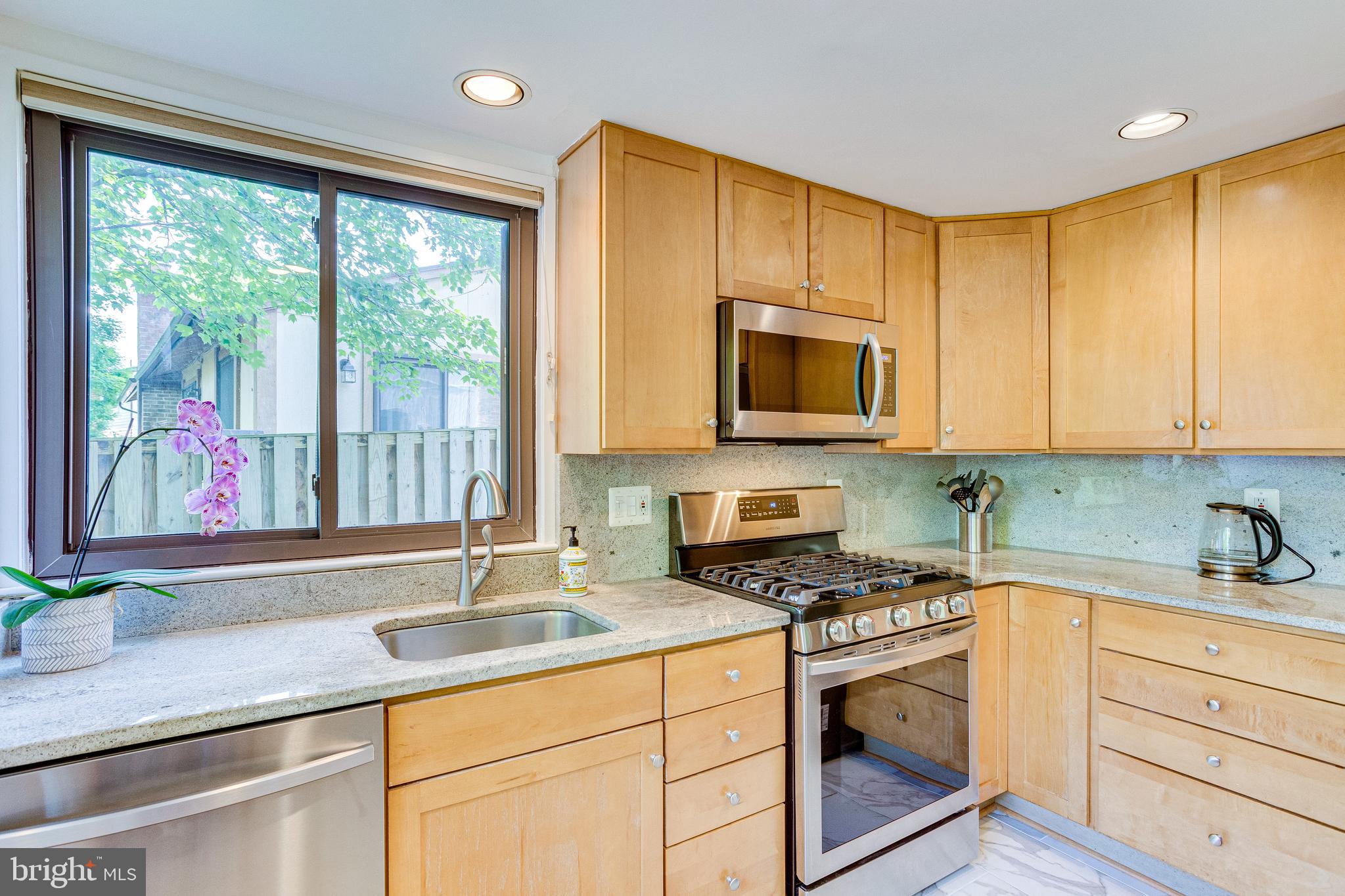 STONEYBROOKE - Residential