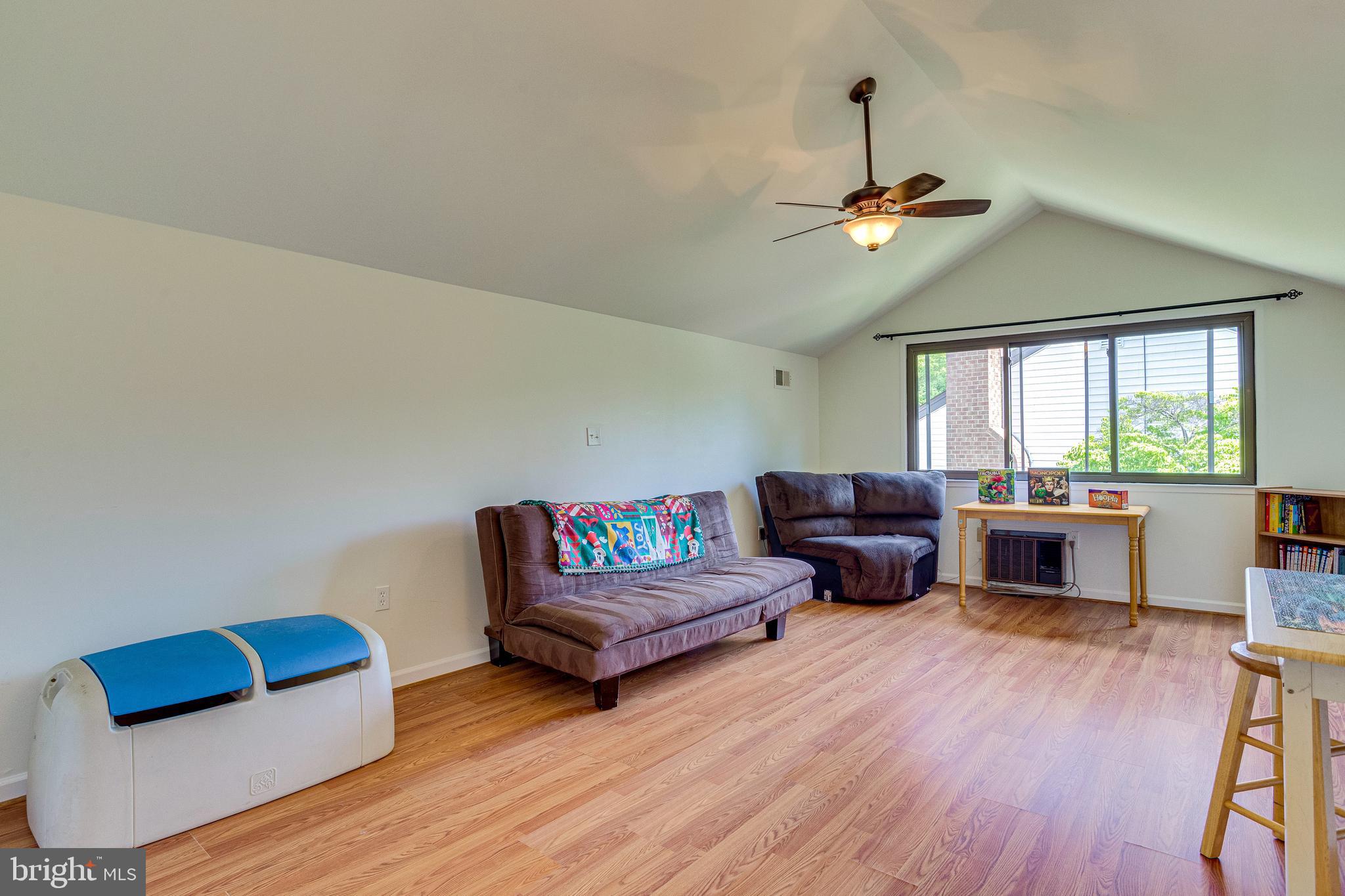 STONEYBROOKE - Residential