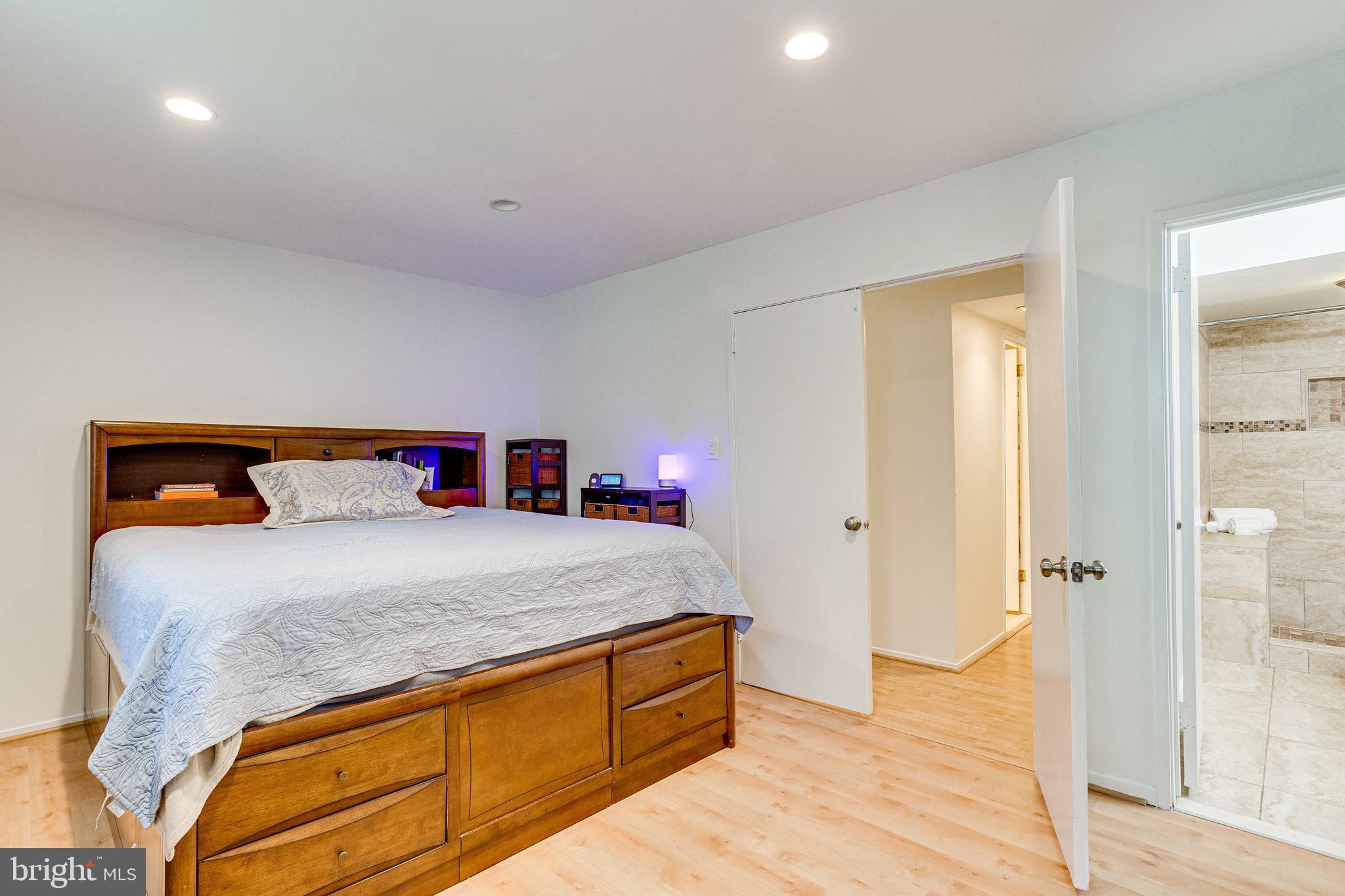 STONEYBROOKE - Residential