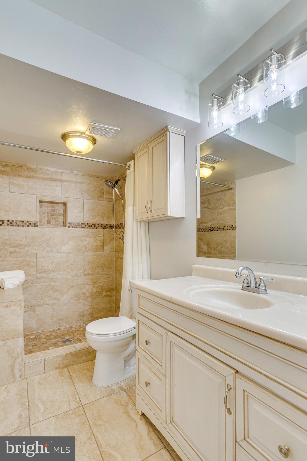 STONEYBROOKE - Residential